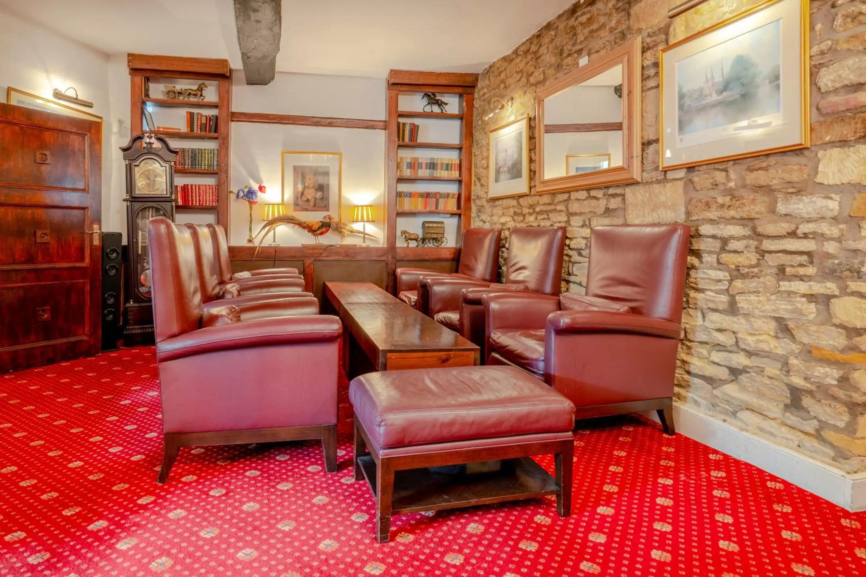 Living room, Seating Area in Crown Hotel Cotswold