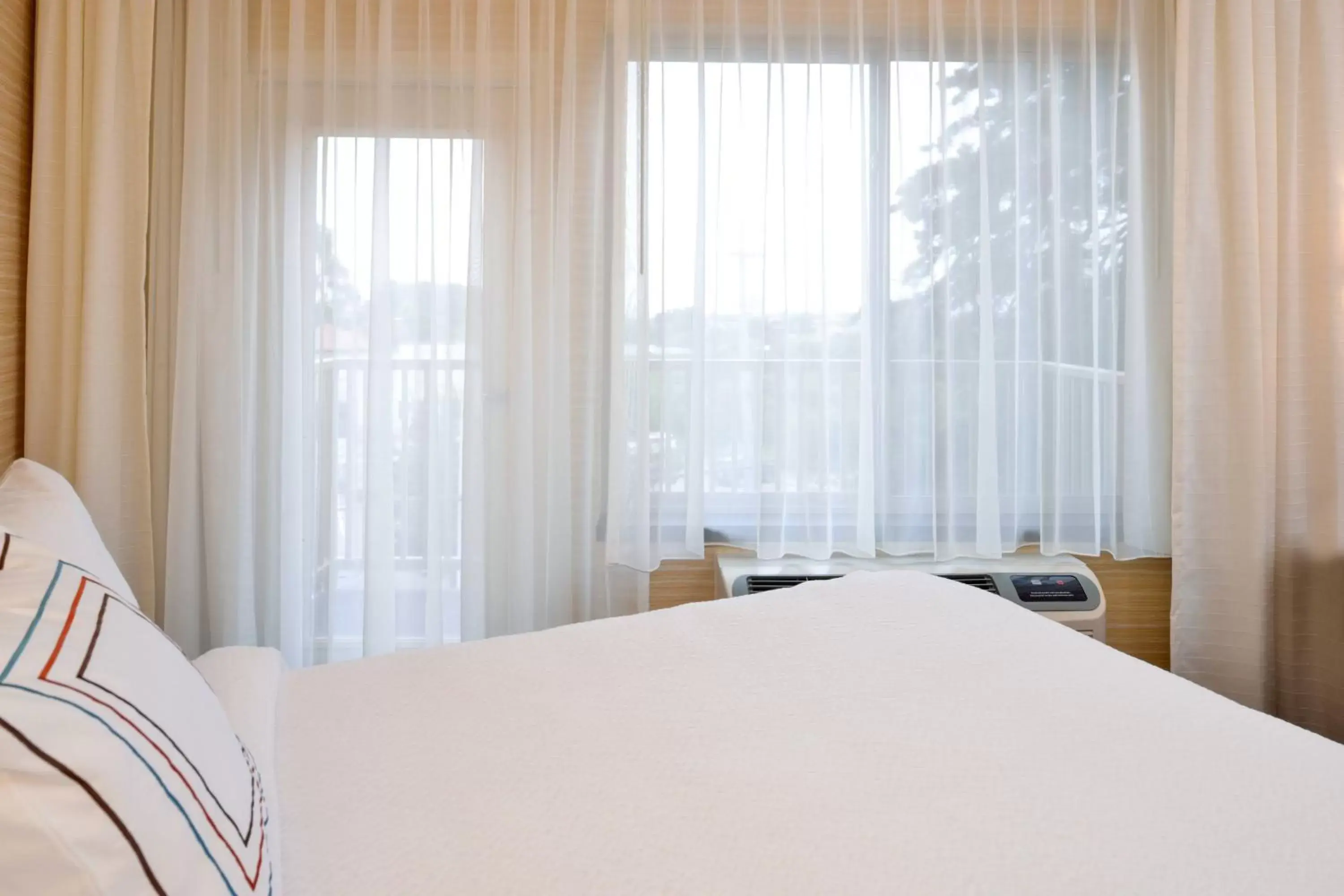Bedroom, Bed in Fairfield Inn & Suites by Marriott Santa Cruz