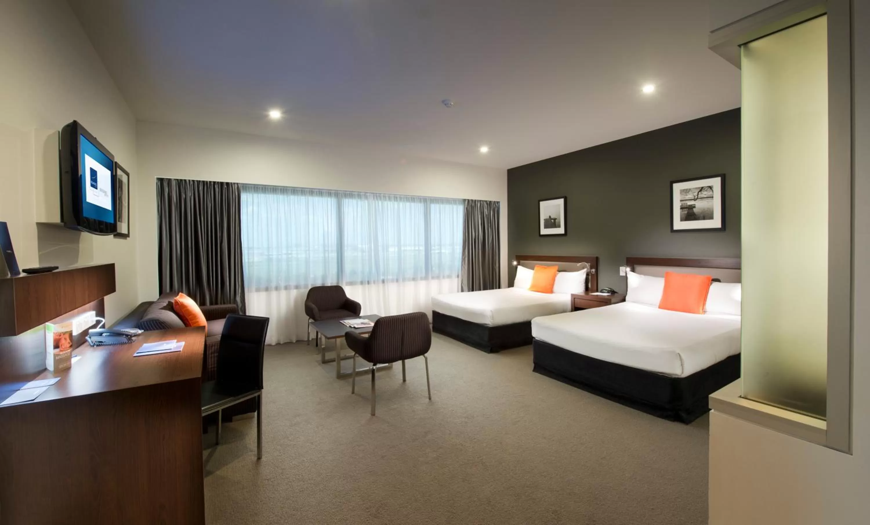 TV and multimedia, Bed in Novotel Brisbane Airport