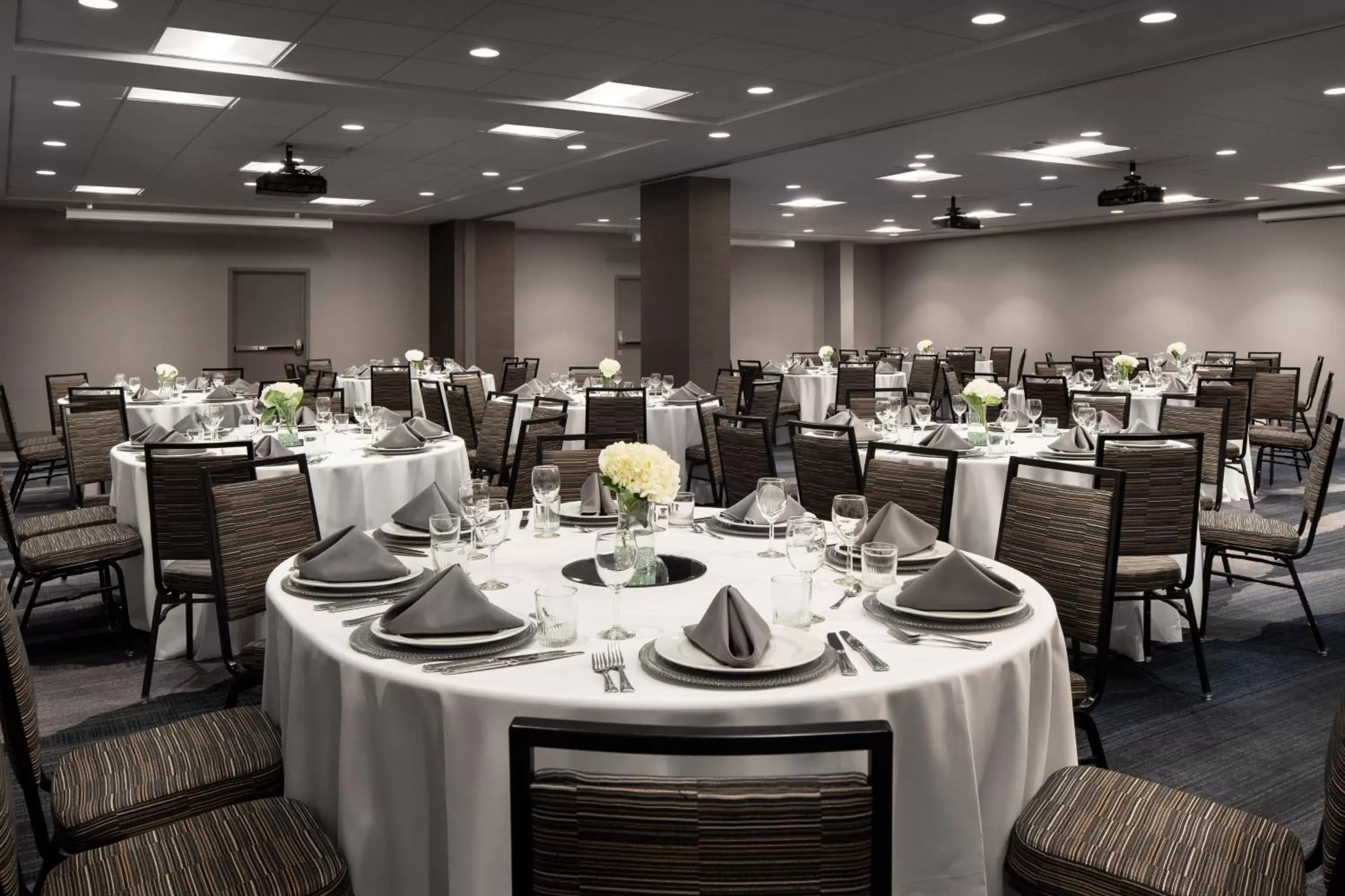 Meeting/conference room, Restaurant/Places to Eat in Boulder Marriott