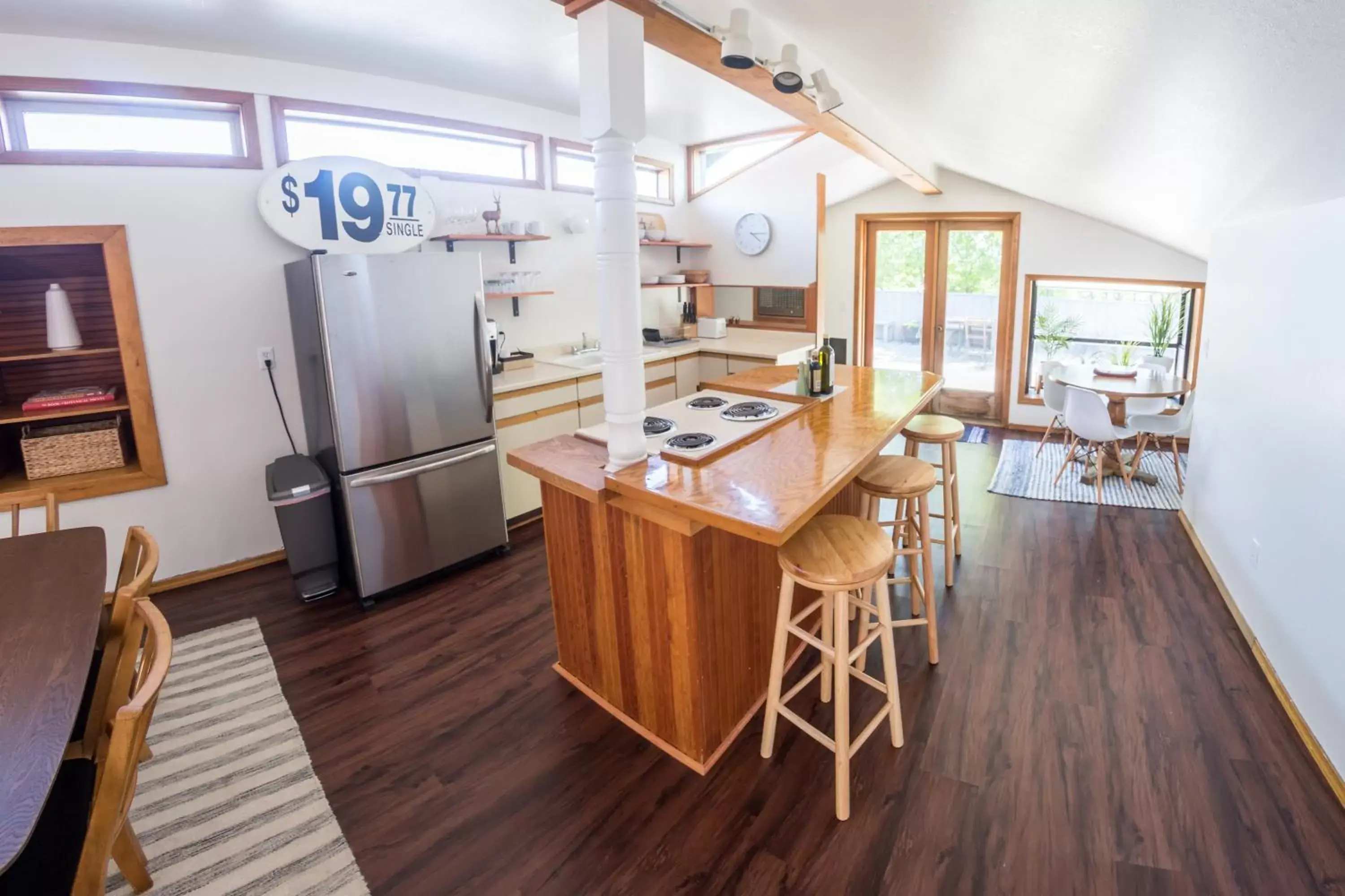 Kitchen/Kitchenette in Monarch Motel