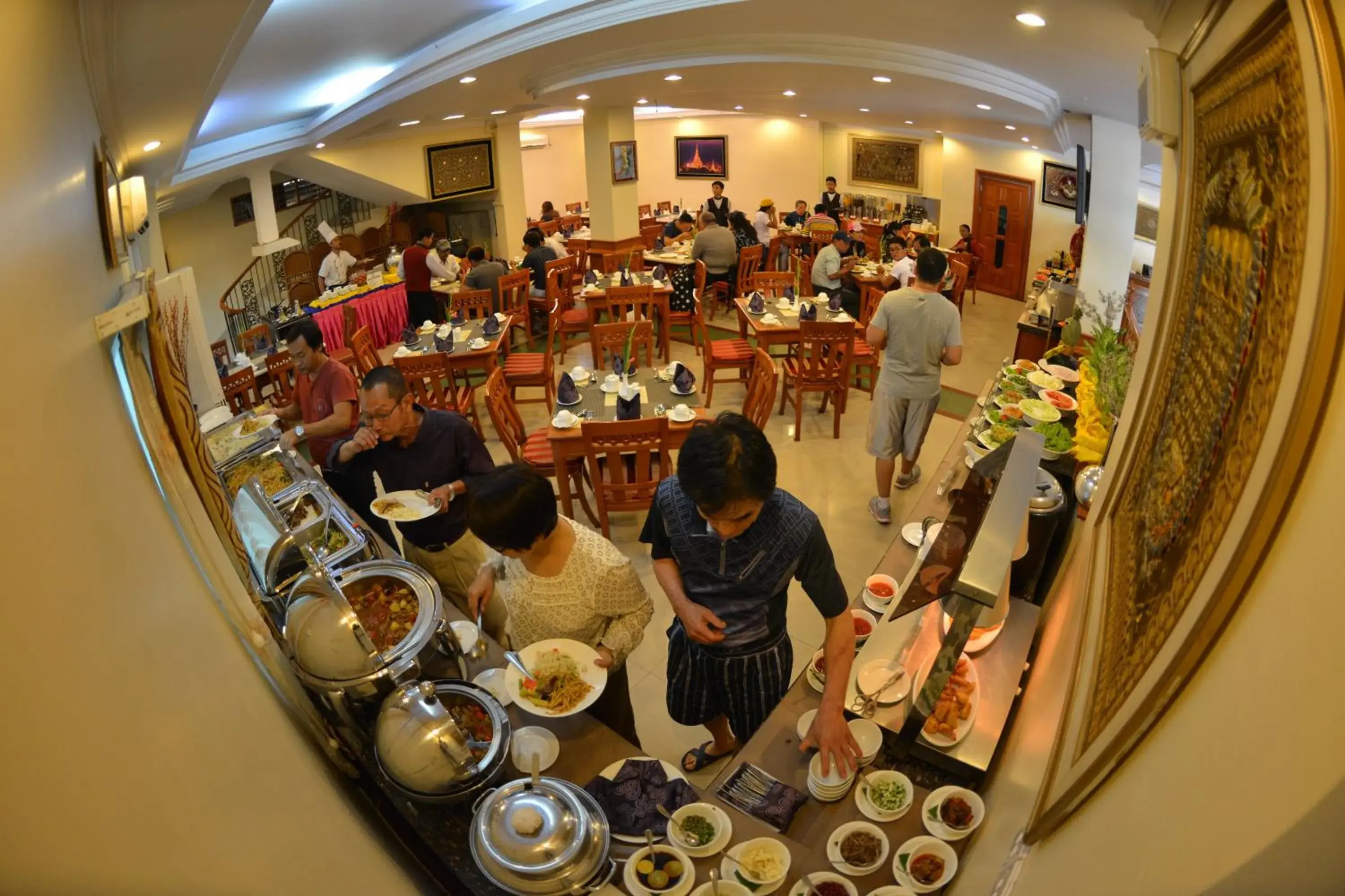 Restaurant/places to eat in Grand Palace Hotel