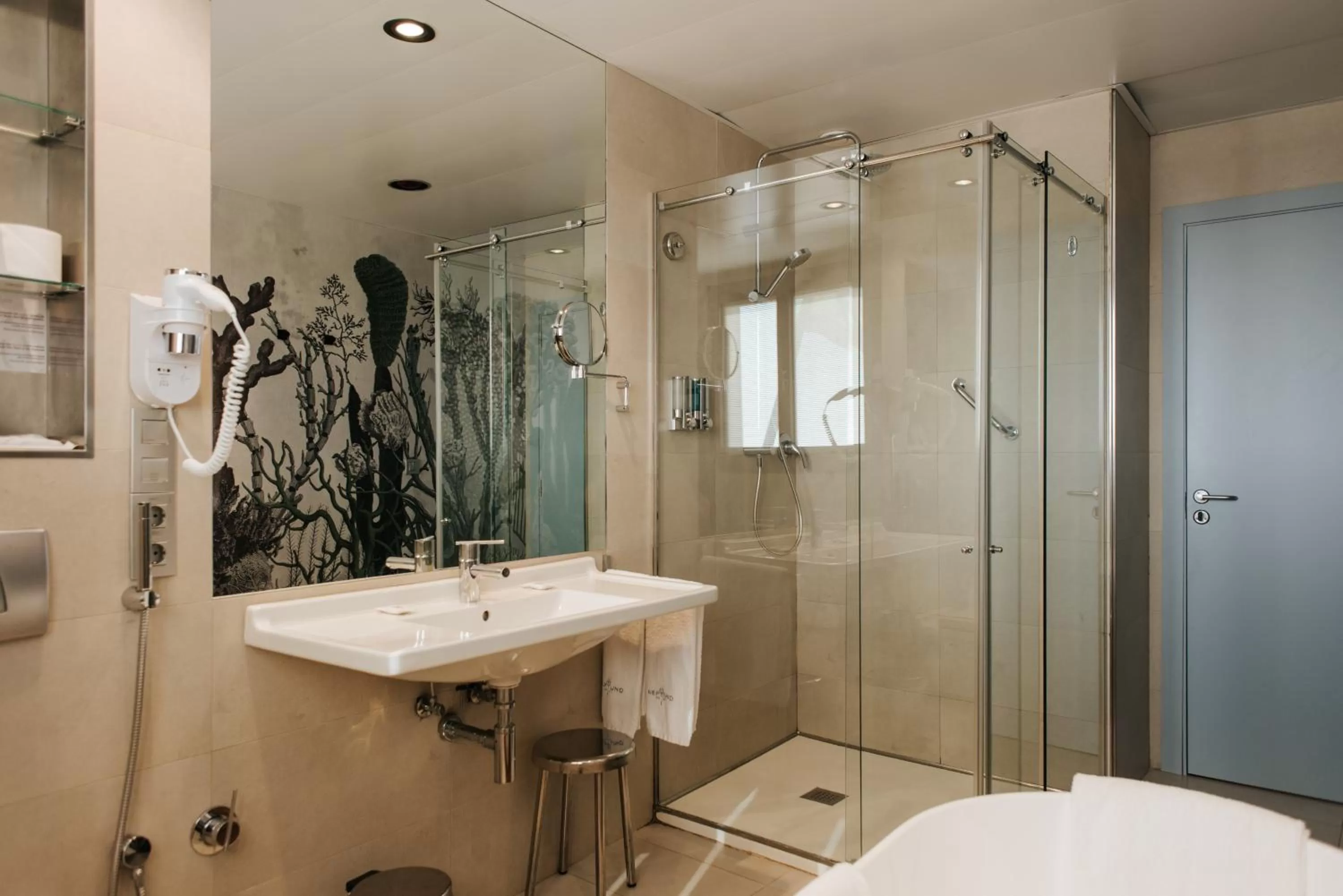 Bathroom in Hotel Neptuno Playa & Spa