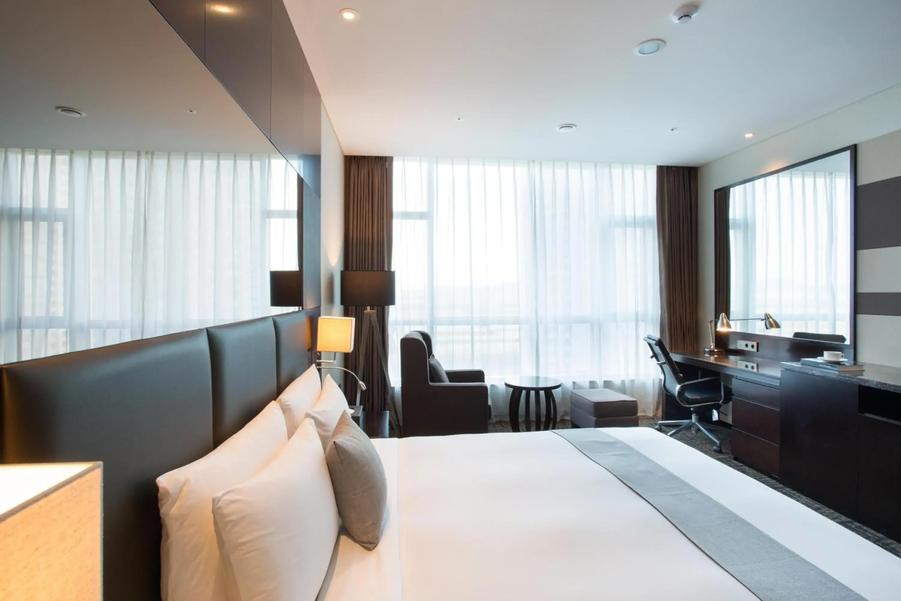 Day, Bed in I Square Hotel Day, Bed in I Square Hotel