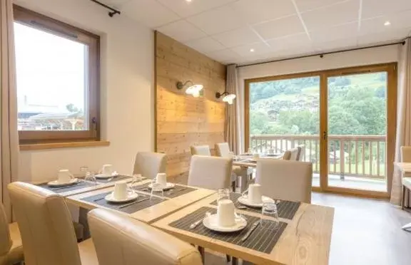 Living room, Restaurant/Places to Eat in Résidence Club MMV La Clé des Cimes