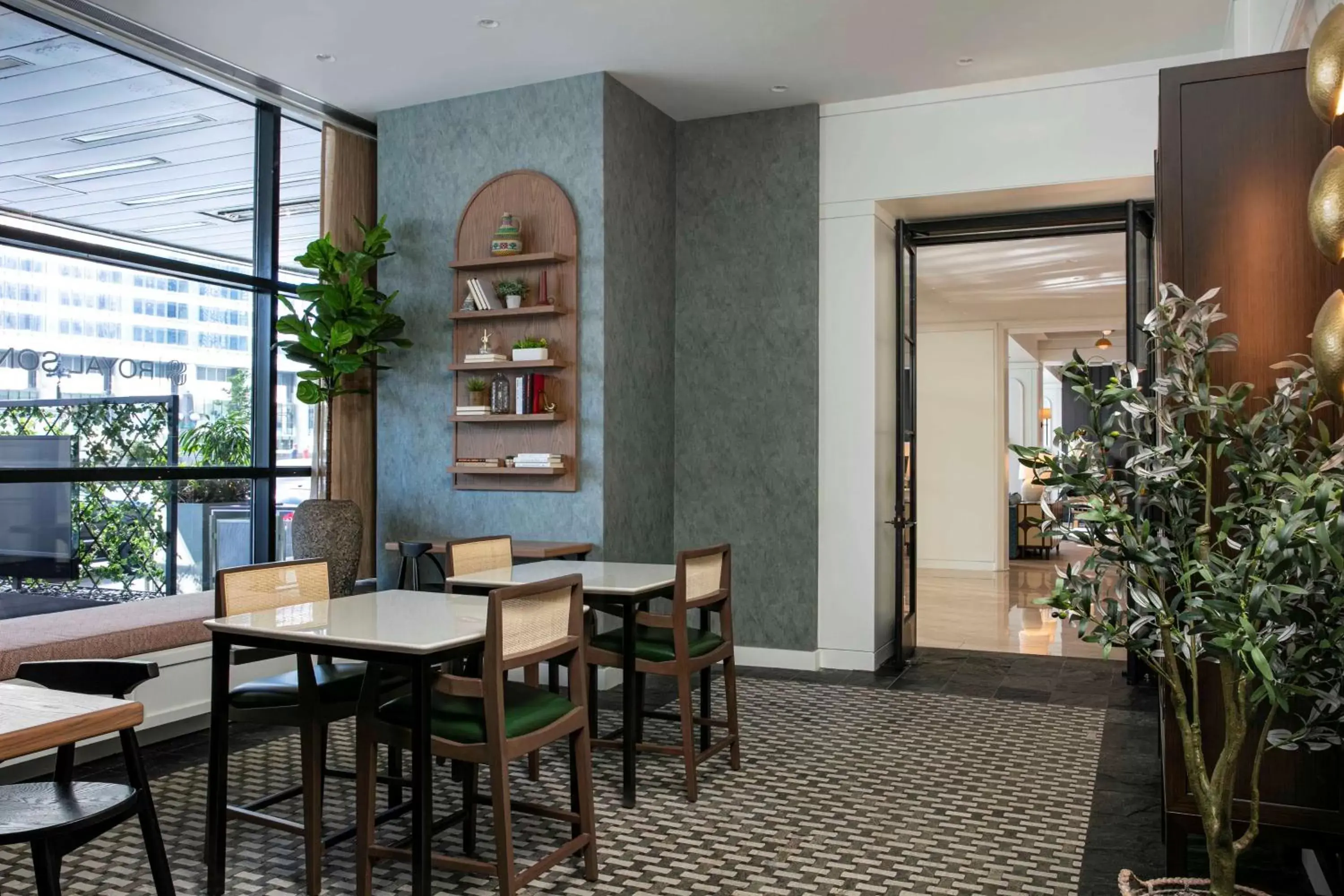 Restaurant/places to eat in The Royal Sonesta Chicago Downtown Restaurant/places to eat in The Royal Sonesta Chicago Downtown