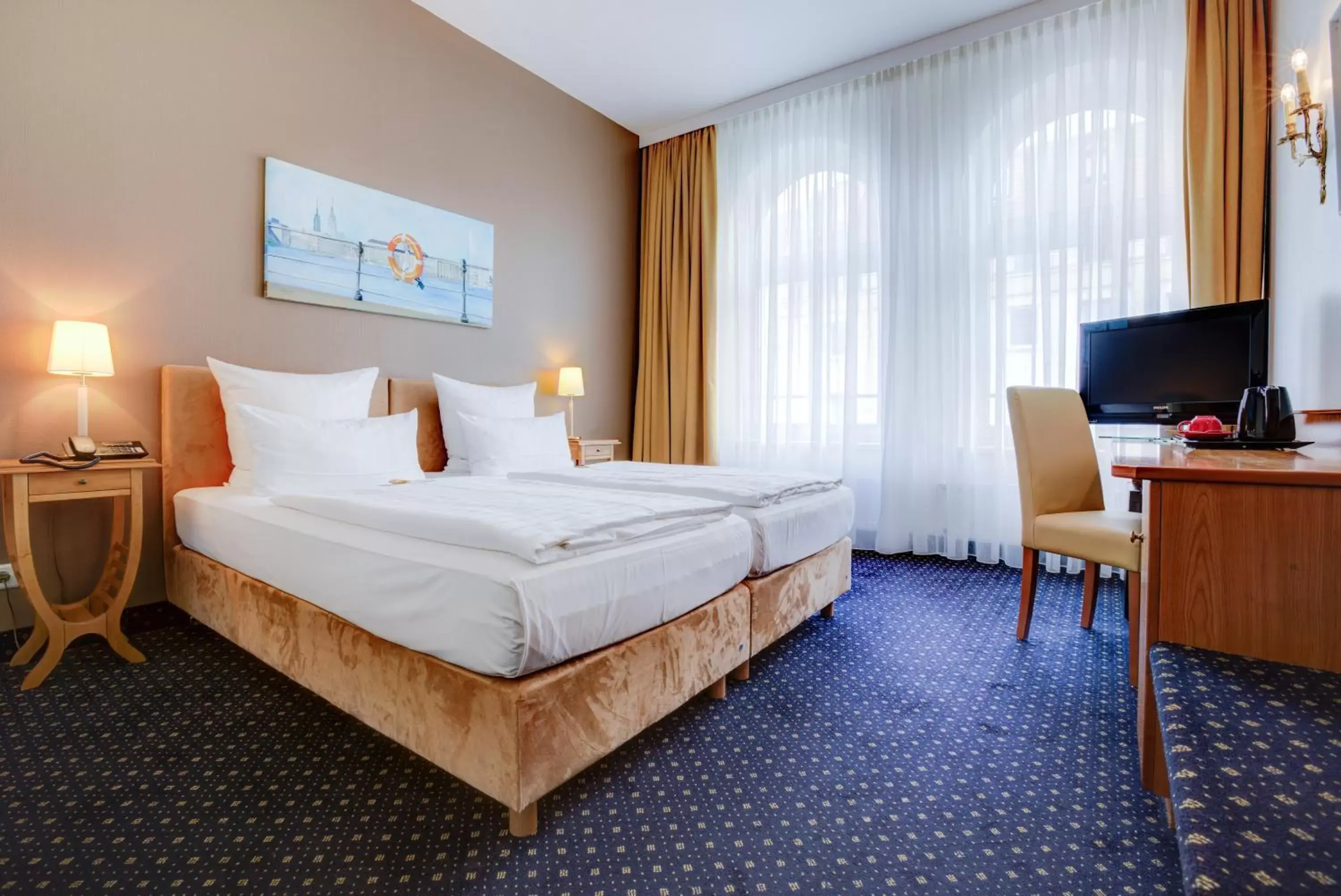 Photo of the whole room, Bed in Hotel Fürst Bismarck