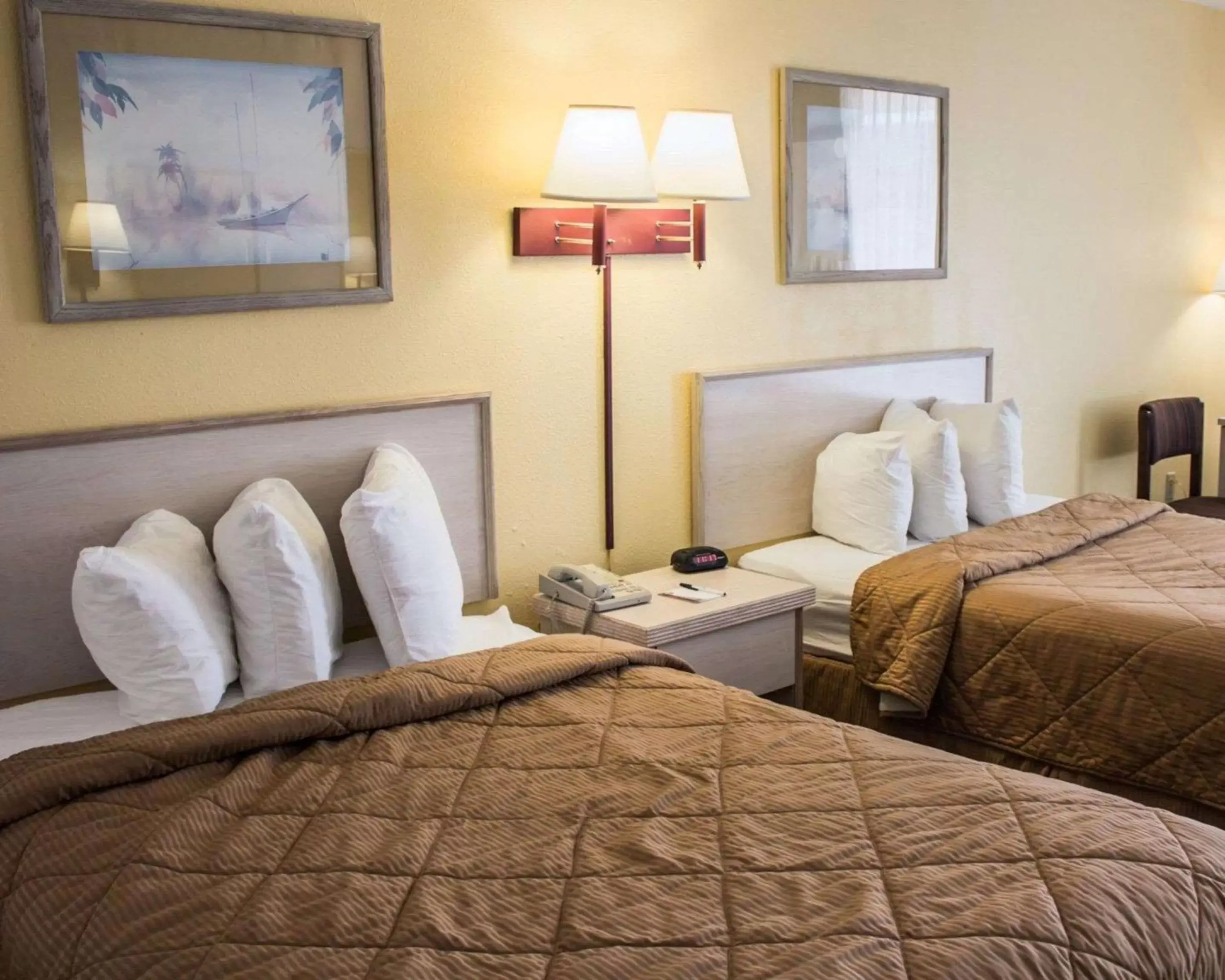 Photo of the whole room, Bed in Quality Inn & Suites St Augustine Beach