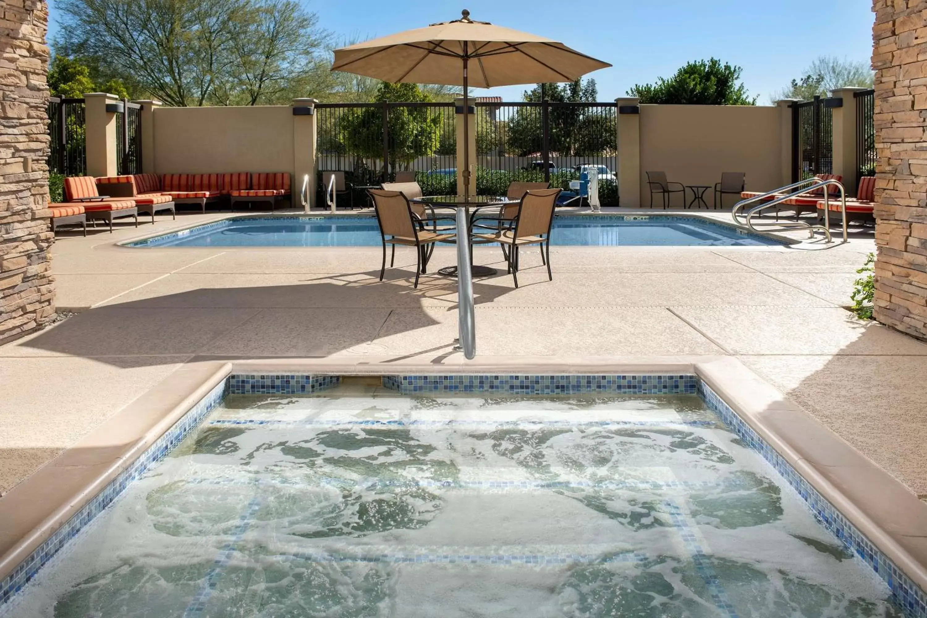 Pool view, Swimming Pool in Hampton Inn & Suites Phoenix/Tempe