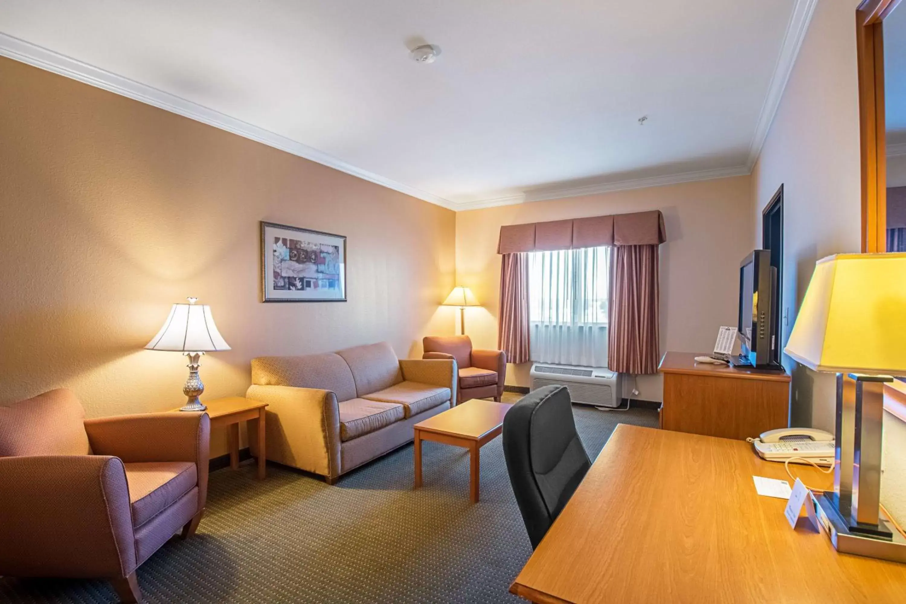 Photo of the whole room, Seating Area in Days Inn by Wyndham Copperas Cove