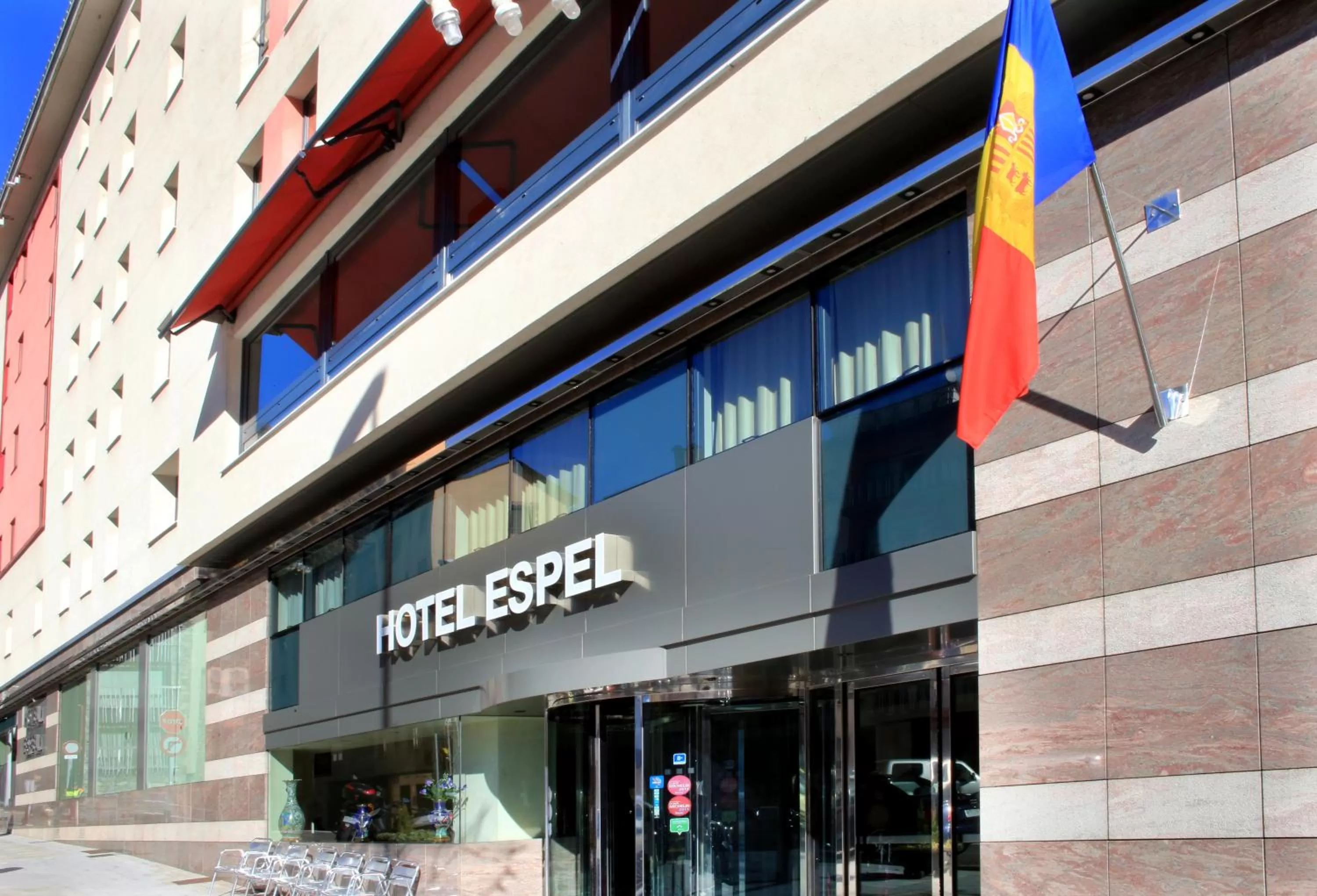 Facade/entrance in Espel
