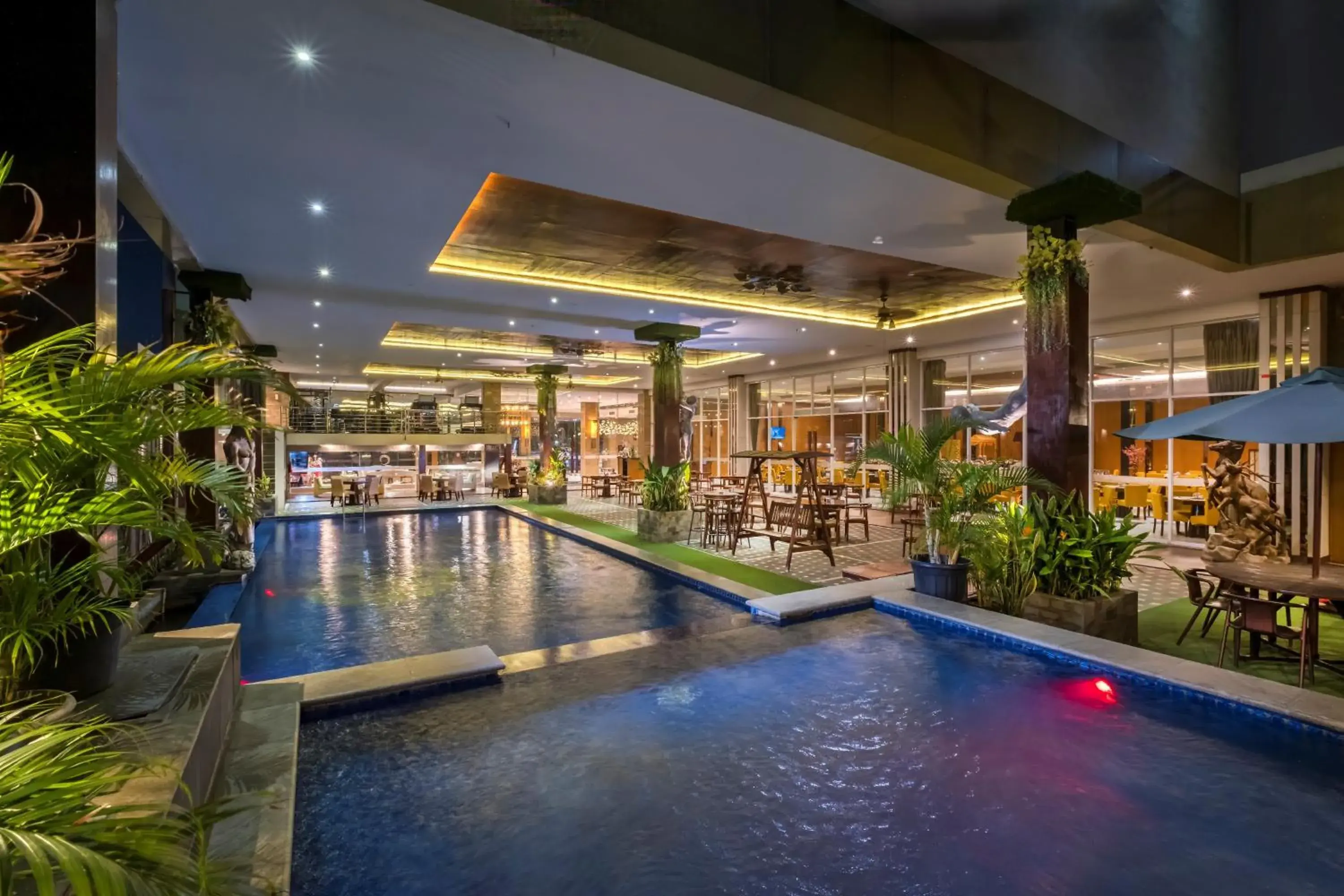 Swimming Pool in Gets Hotel Semarang