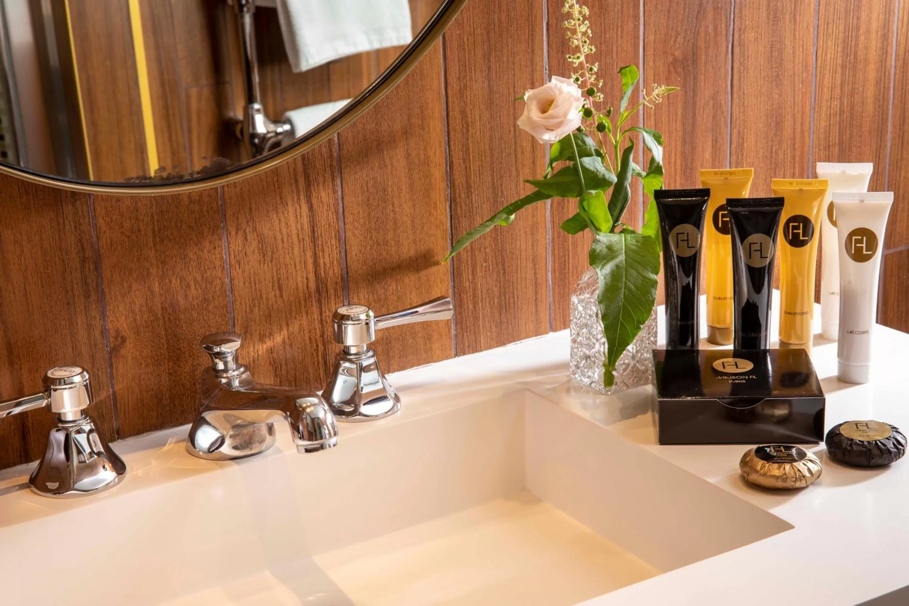 Bathroom in Hotel Maison FL