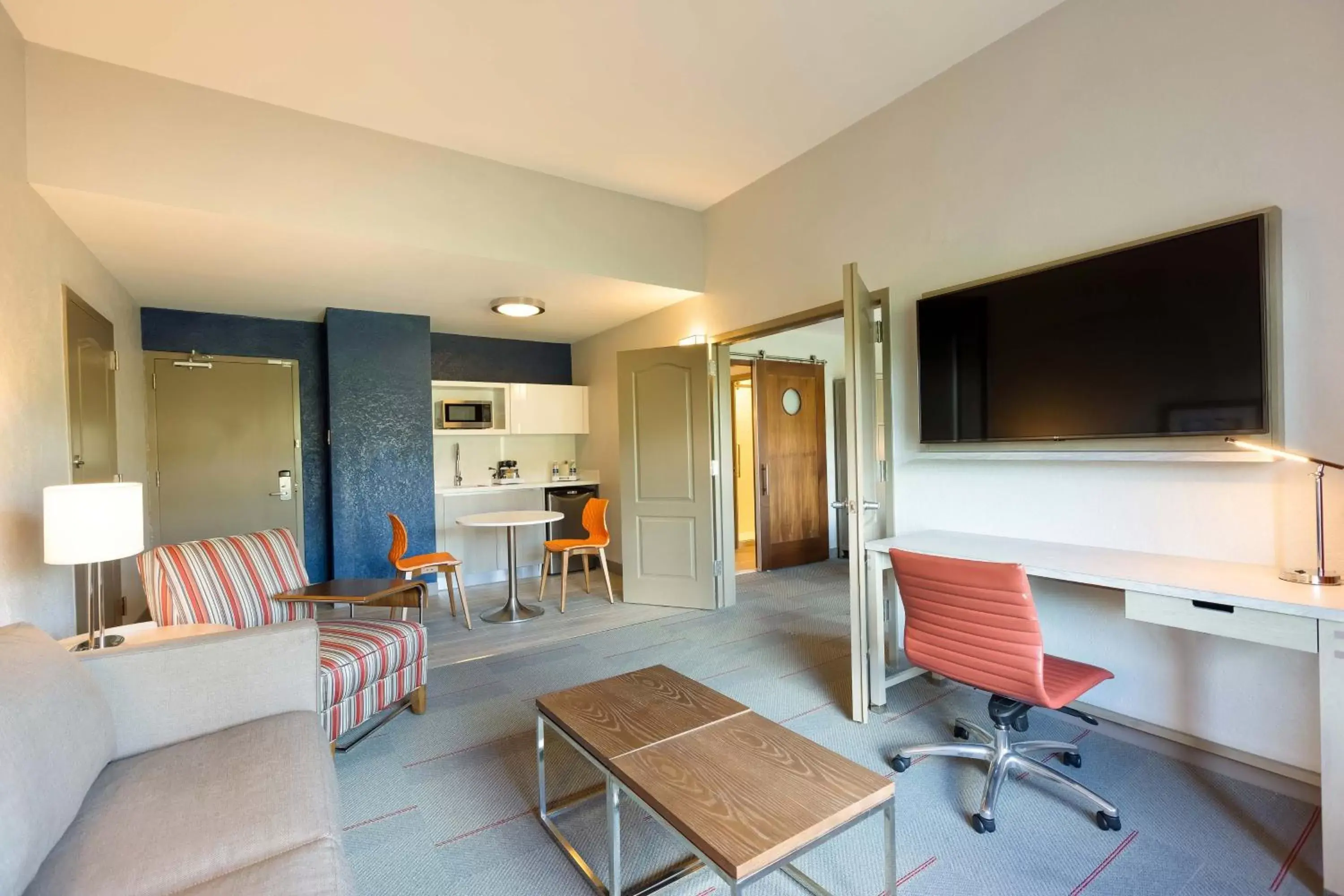 Living room, Seating Area in Four Points by Sheraton Caguas Real