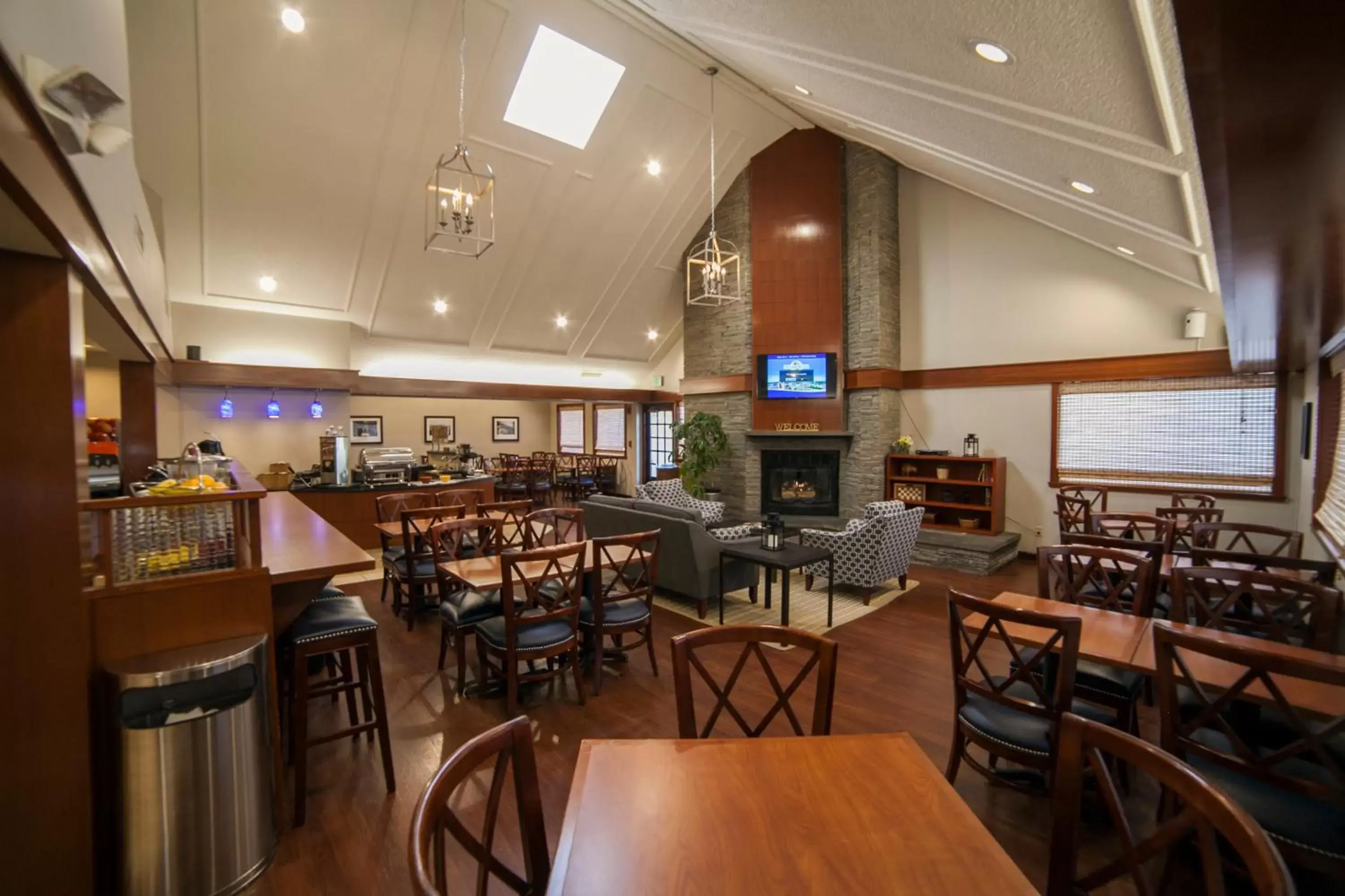 Dining area, Restaurant/Places to Eat in New Haven Village Suites