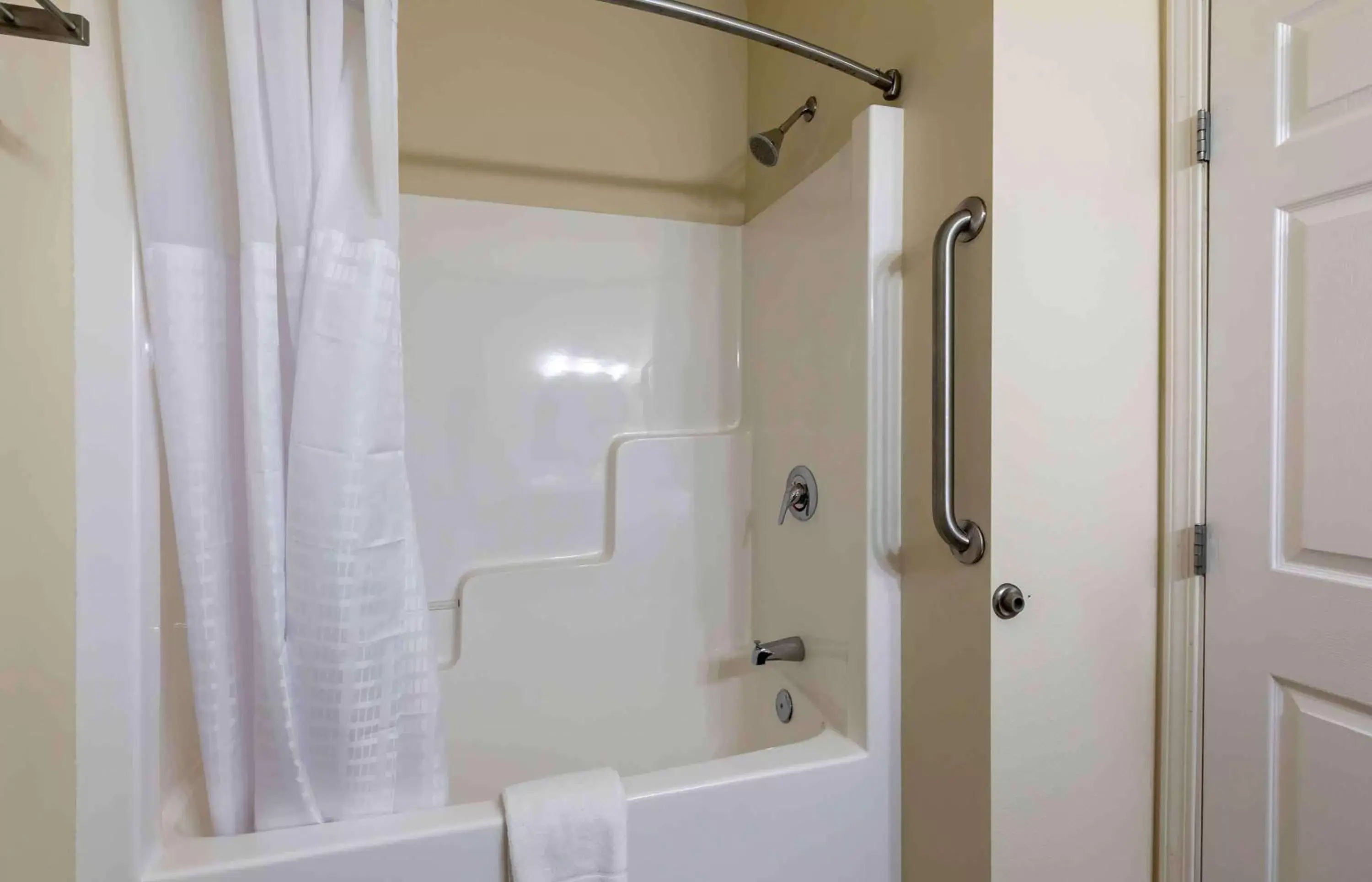 Bathroom in Extended Stay Americas Suites - Minot