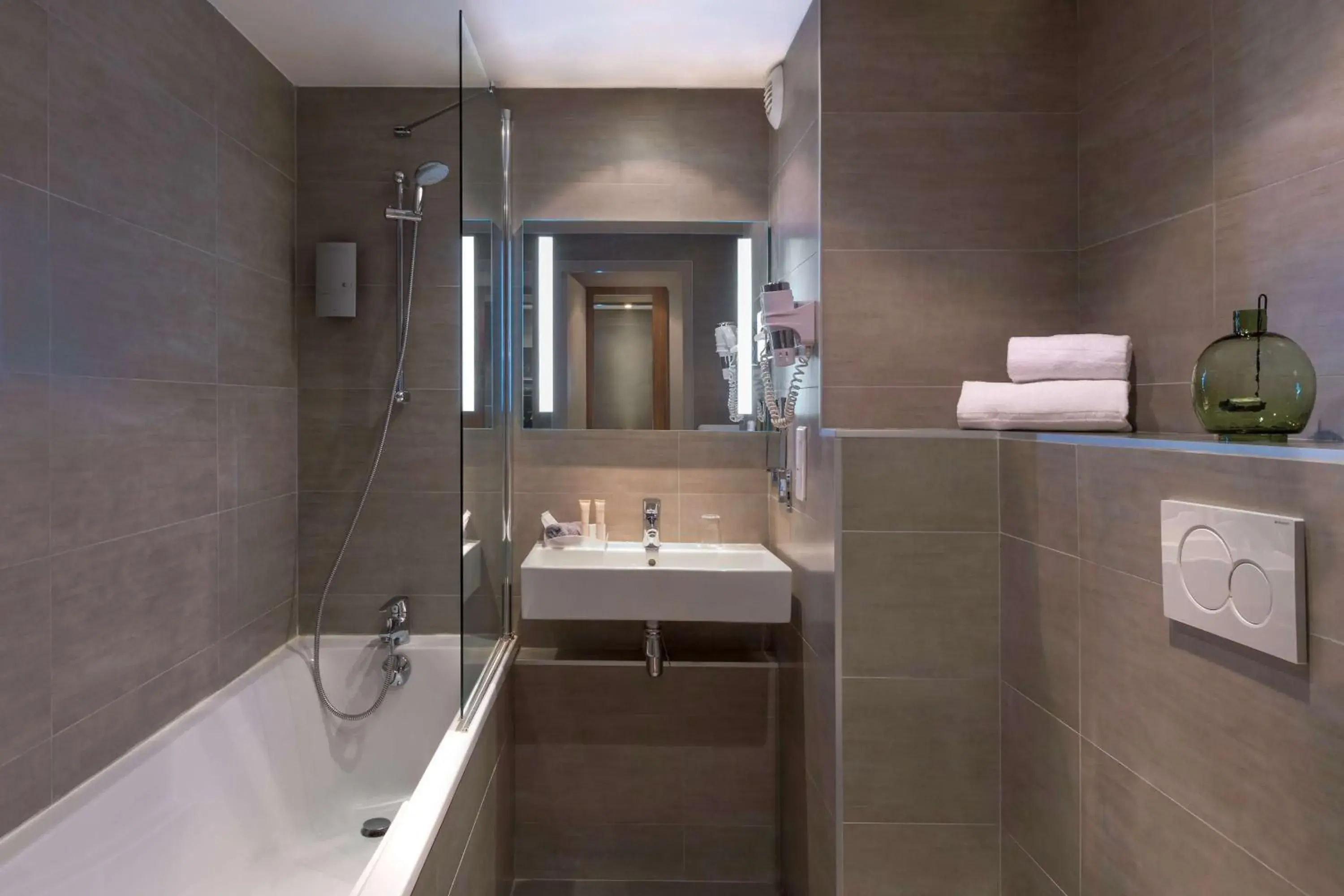 Bathroom in Best Western Plus Hotel Du Parc Chantilly