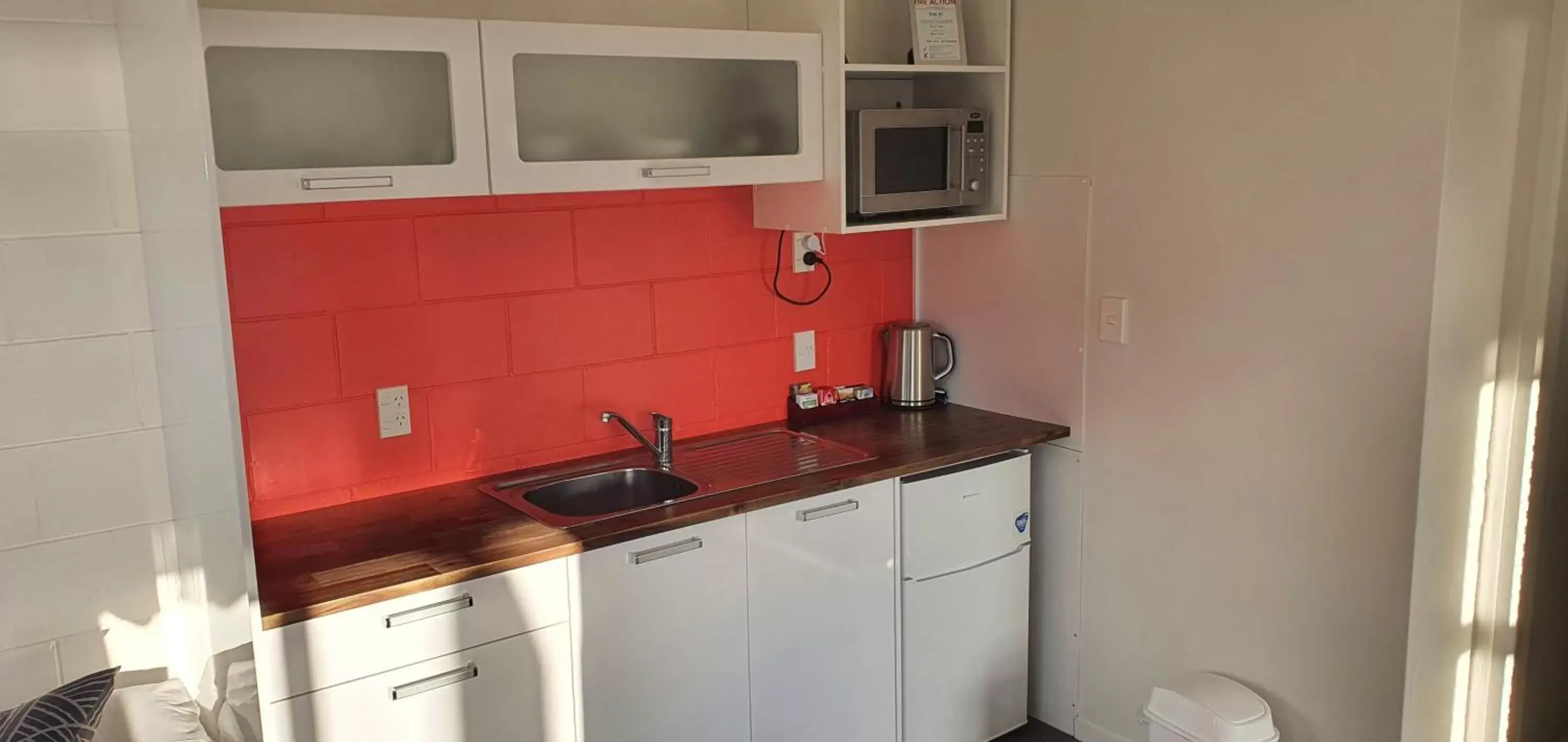 Kitchen/Kitchenette in Accent On Taupo Motor Lodge