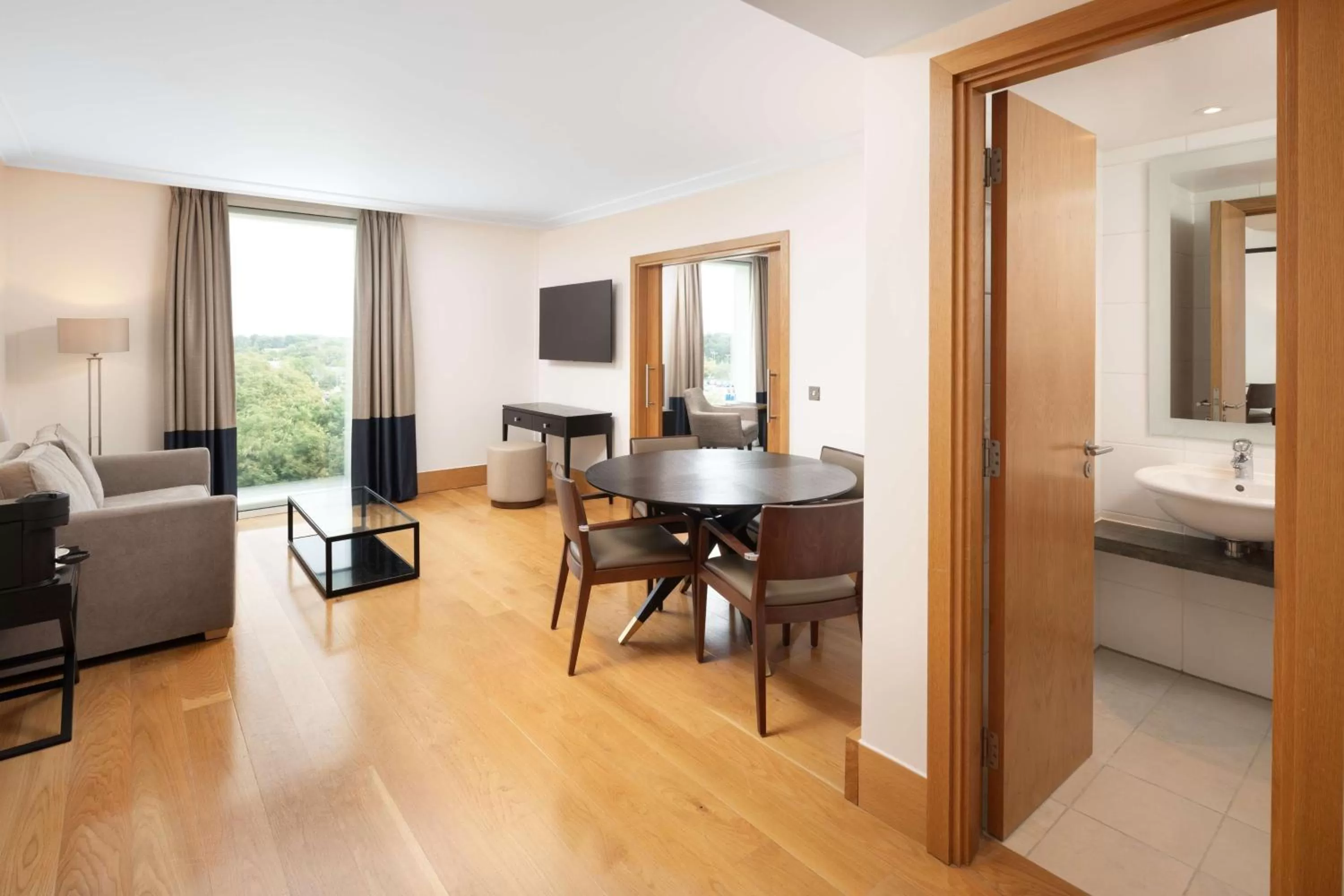 Bedroom, Bed in Hilton London Gatwick Airport