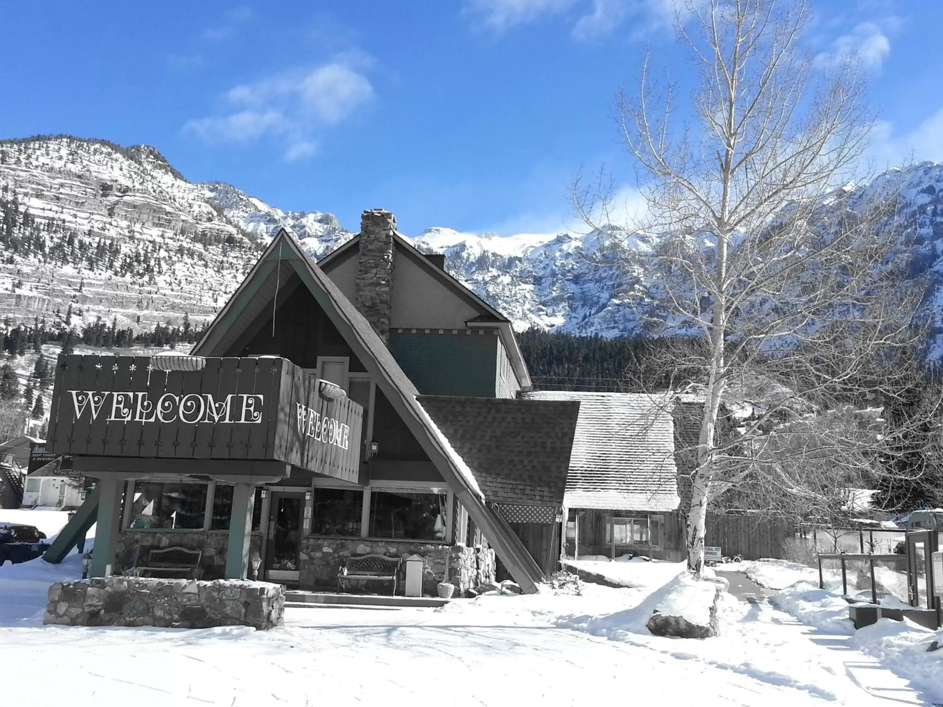 Facade/entrance, Winter in Twin Peaks Lodge & Hot Springs