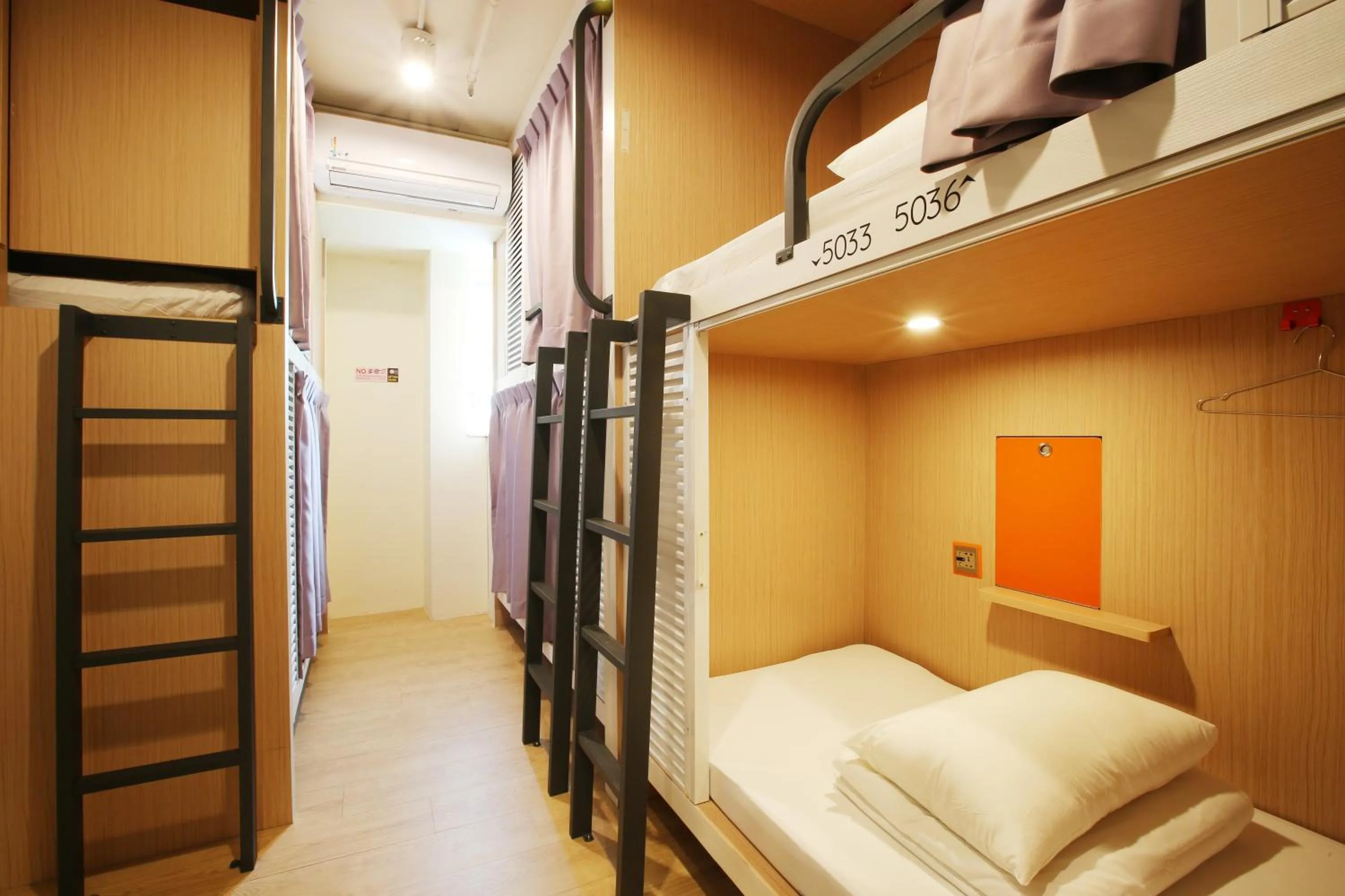 bunk bed, Bed in Loosha Hostel