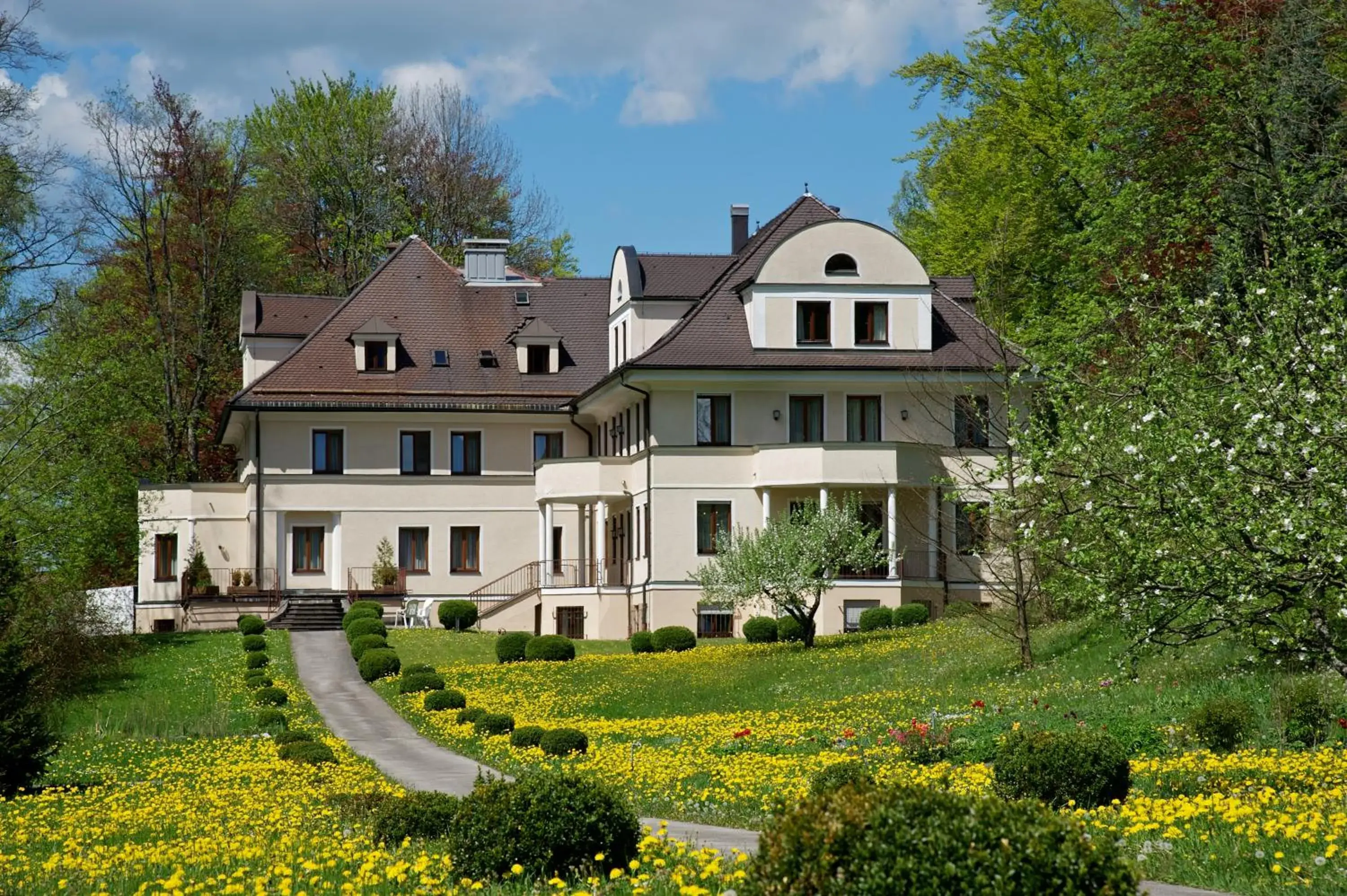 Facade/entrance, Property Building in Villa Toscana