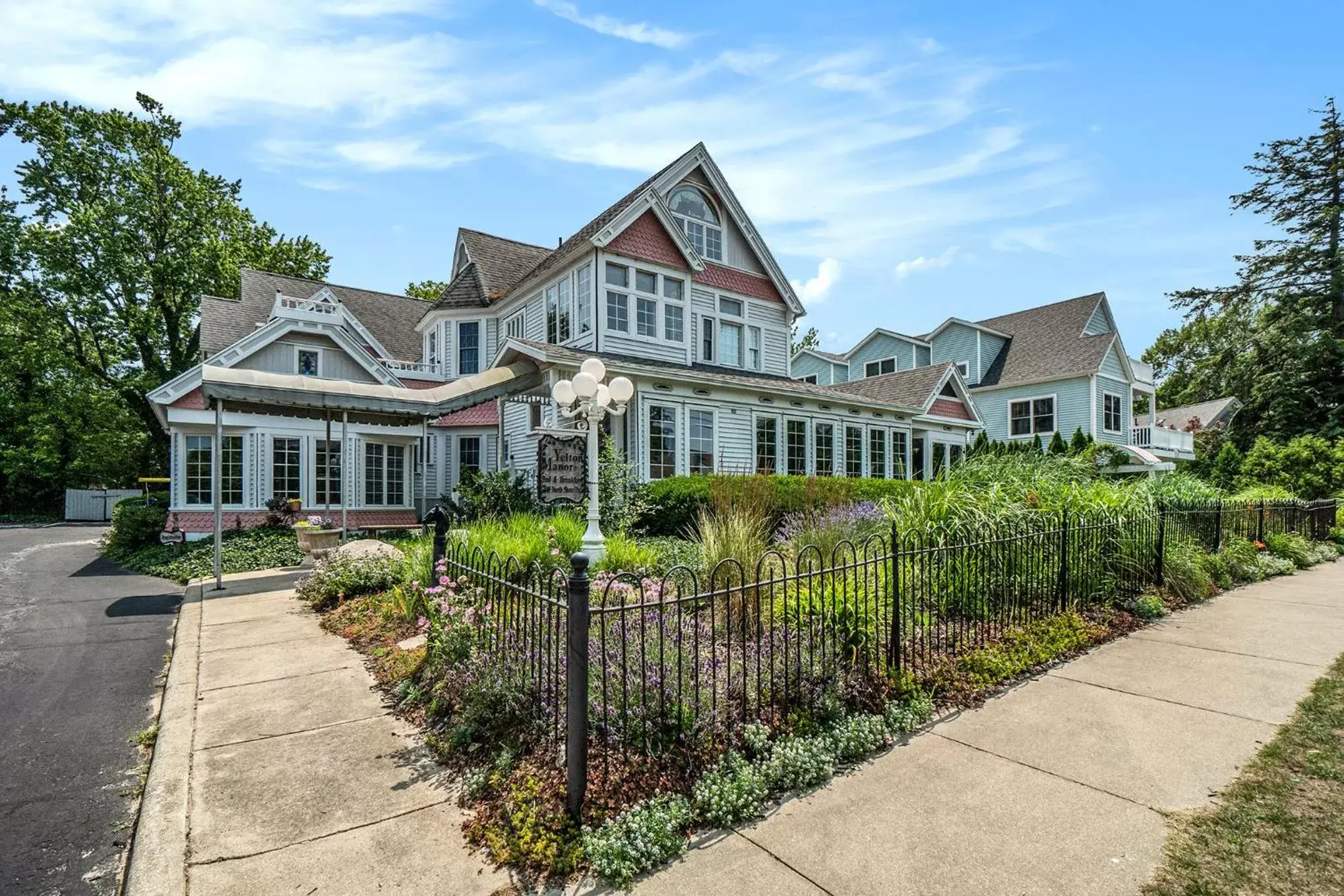 Property building in Yelton Manor Bed and Breakfast Property building in Yelton Manor Bed and Breakfast