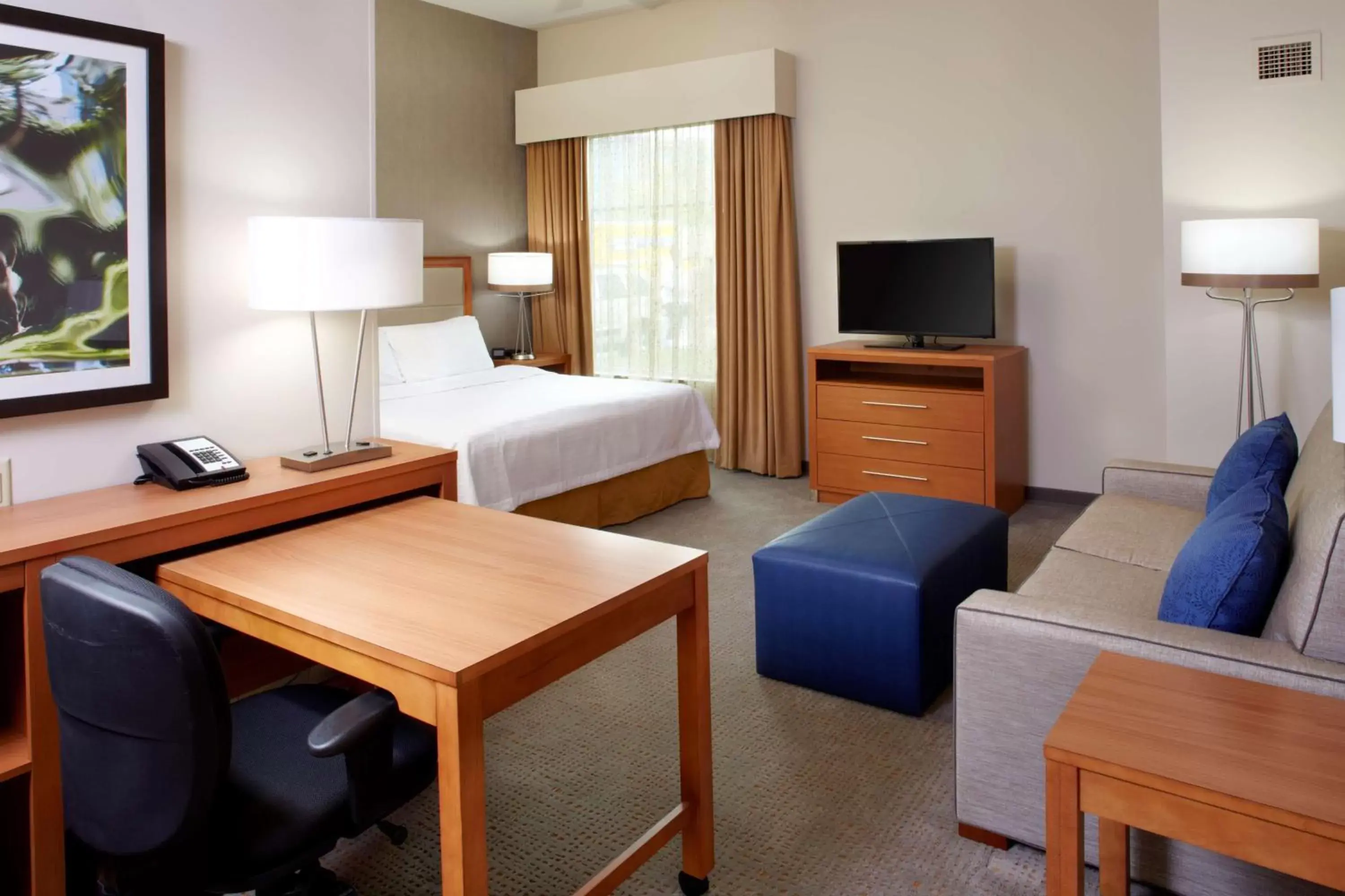 Bedroom, TV/Entertainment Center in Homewood Suites by Hilton Pittsburgh Airport/Robinson Mall Area