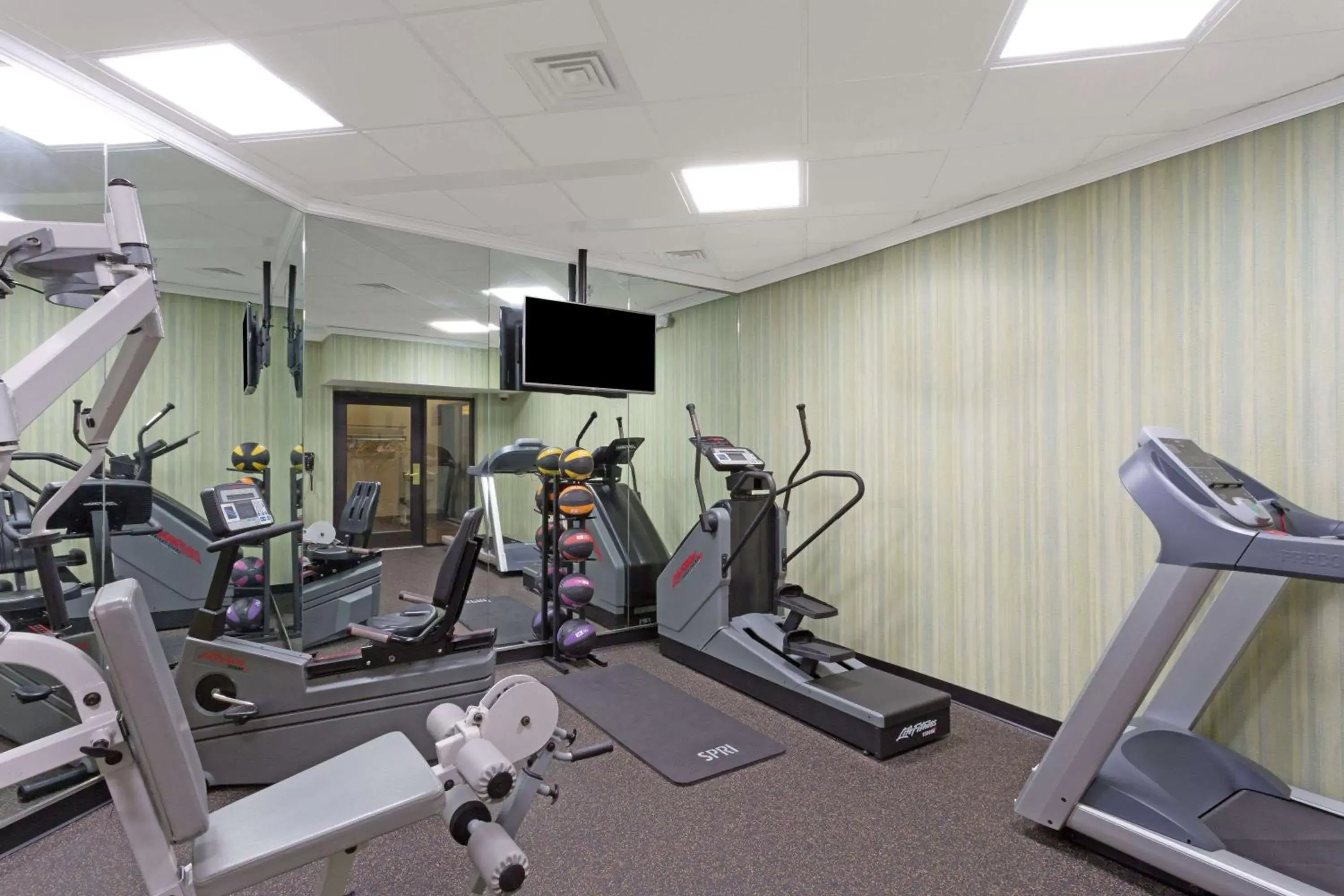 Fitness centre/facilities, Fitness Center/Facilities in Days Inn by Wyndham Lanham Washington DC