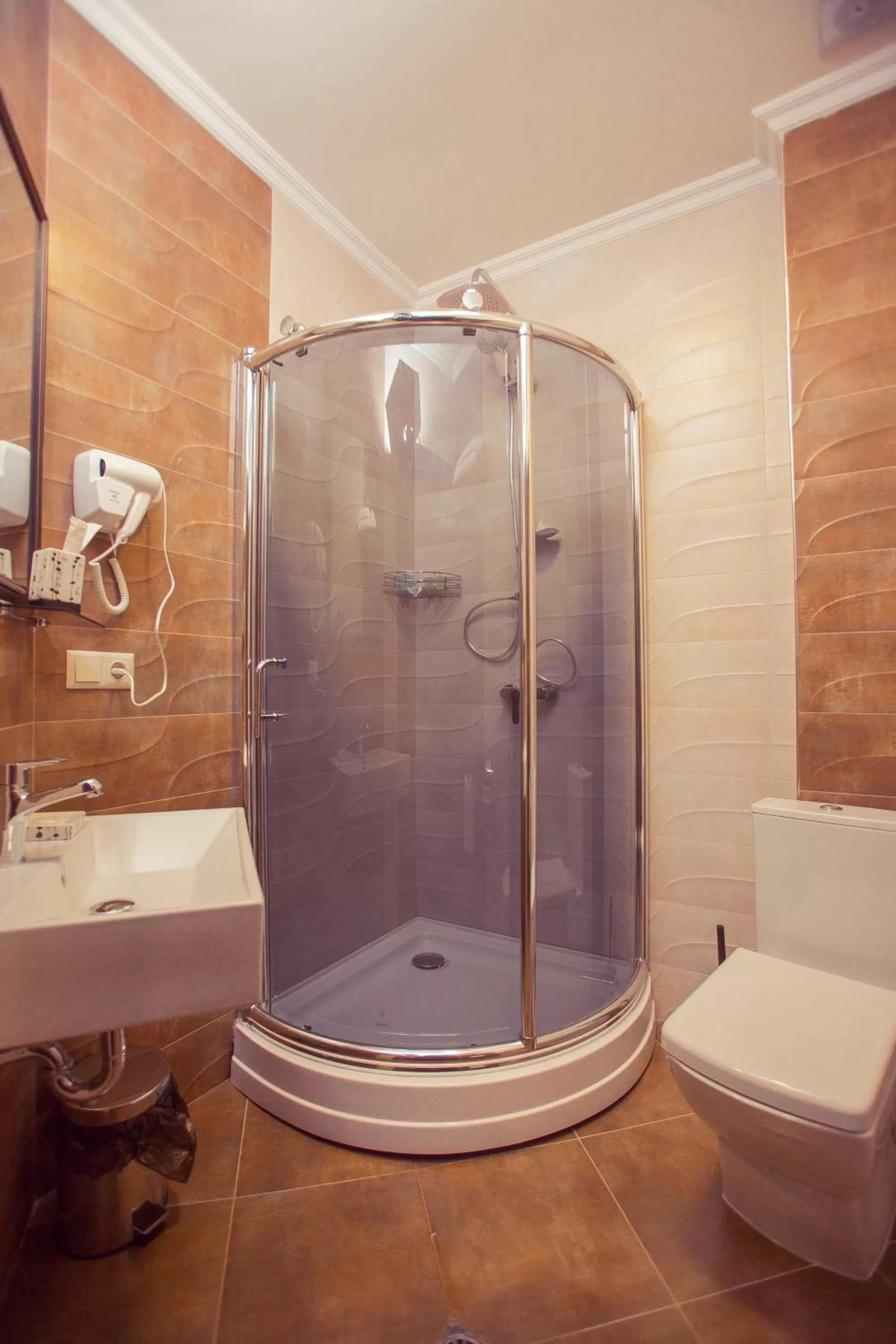 Shower in Royal Venezia Hotel