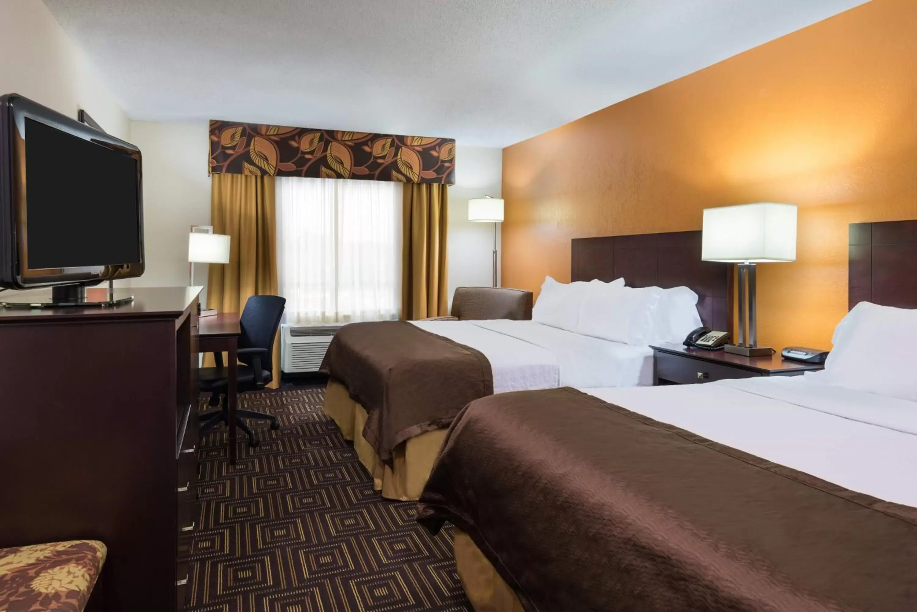 Photo of the whole room, Bed in Holiday Inn Knoxville West - Cedar Bluff, an IHG Hotel