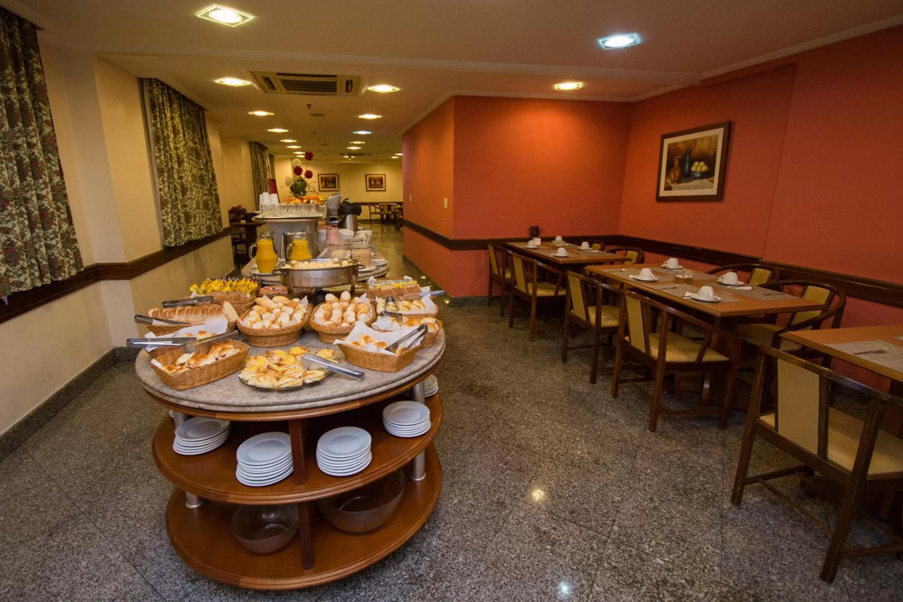 Restaurant/places to eat in Hotel OK