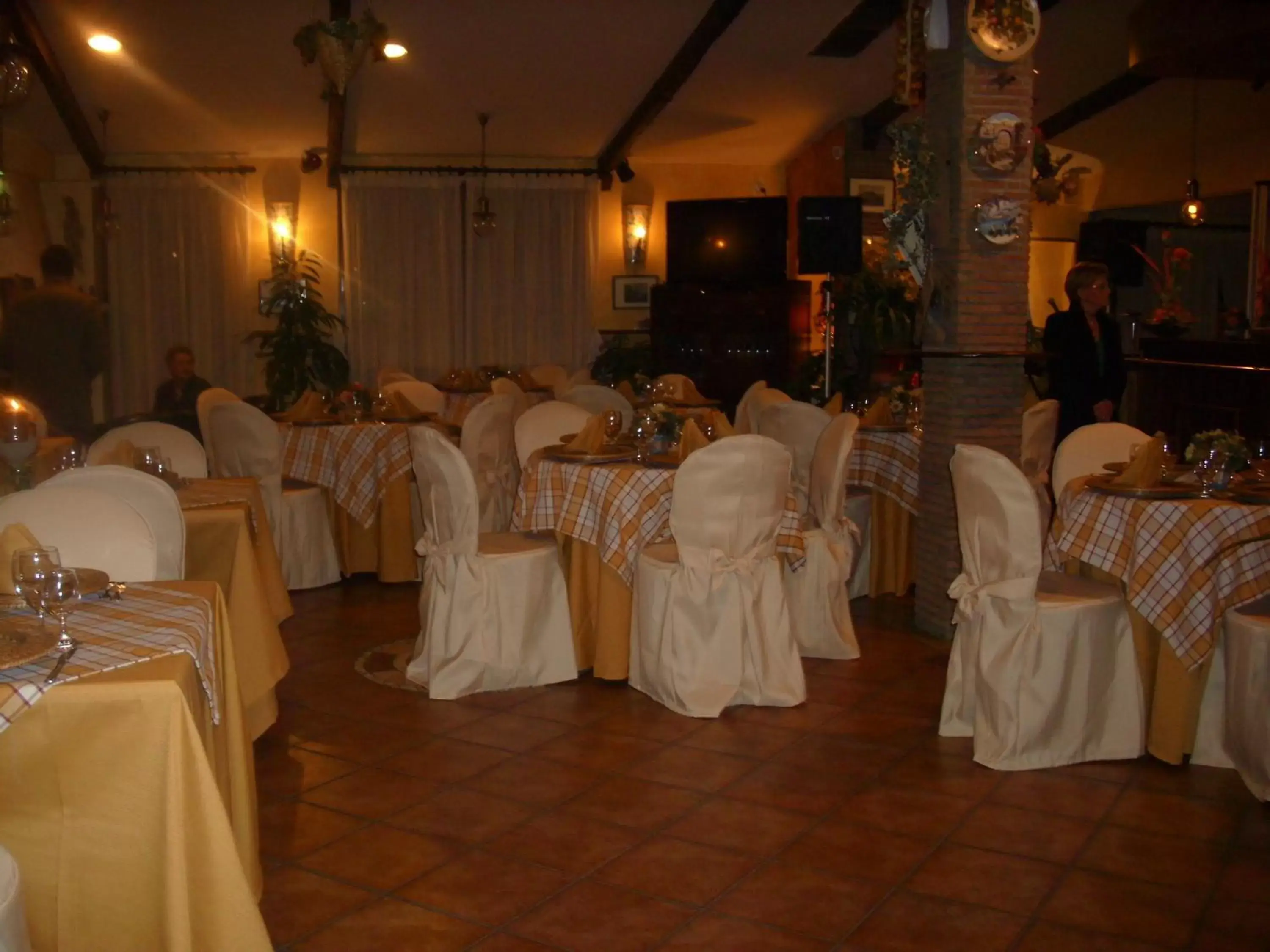 Restaurant/places to eat, Banquet Facilities in Hotel Lento