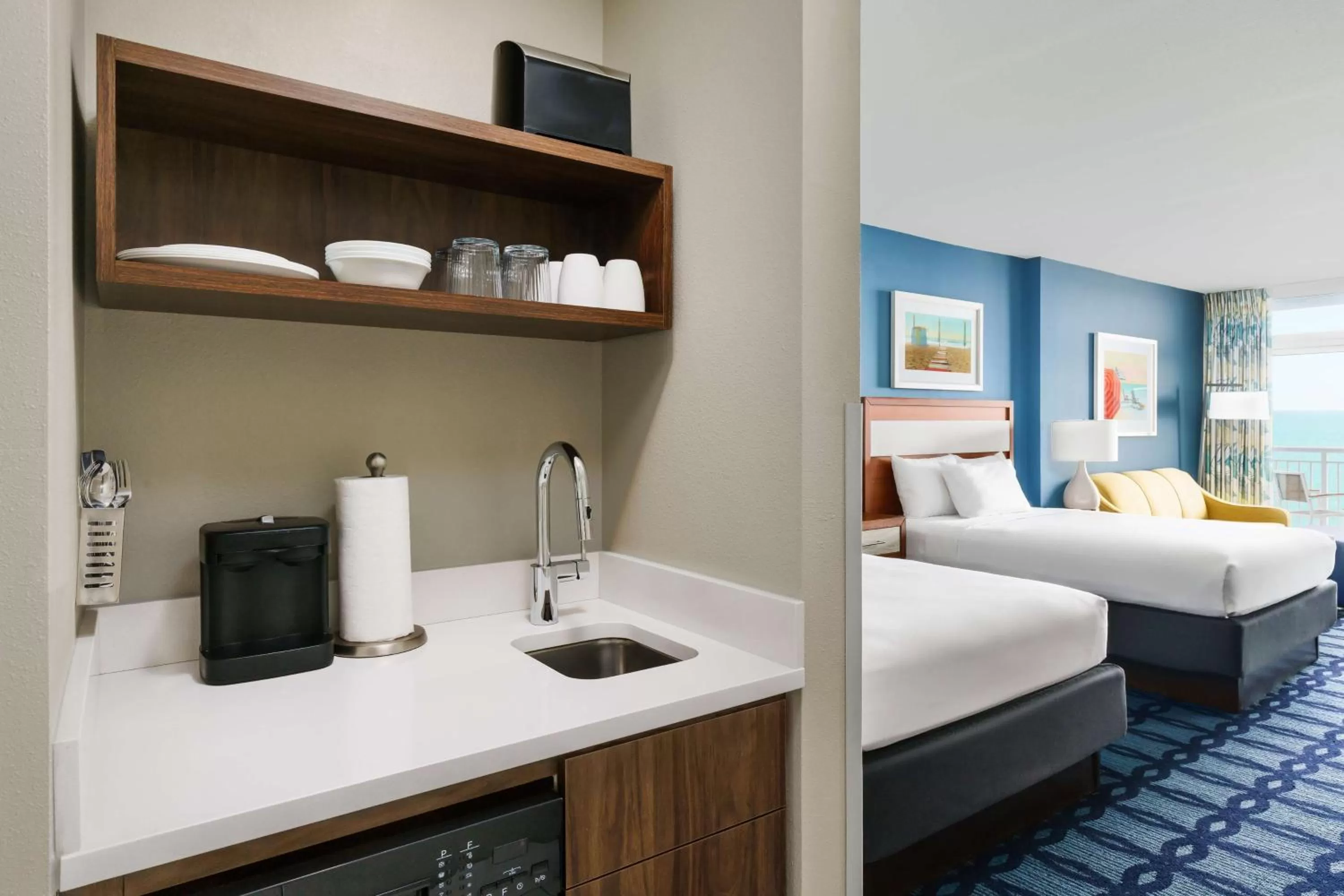 Coffee/tea facilities, Bed in Homewood Suites by Hilton Myrtle Beach Oceanfront