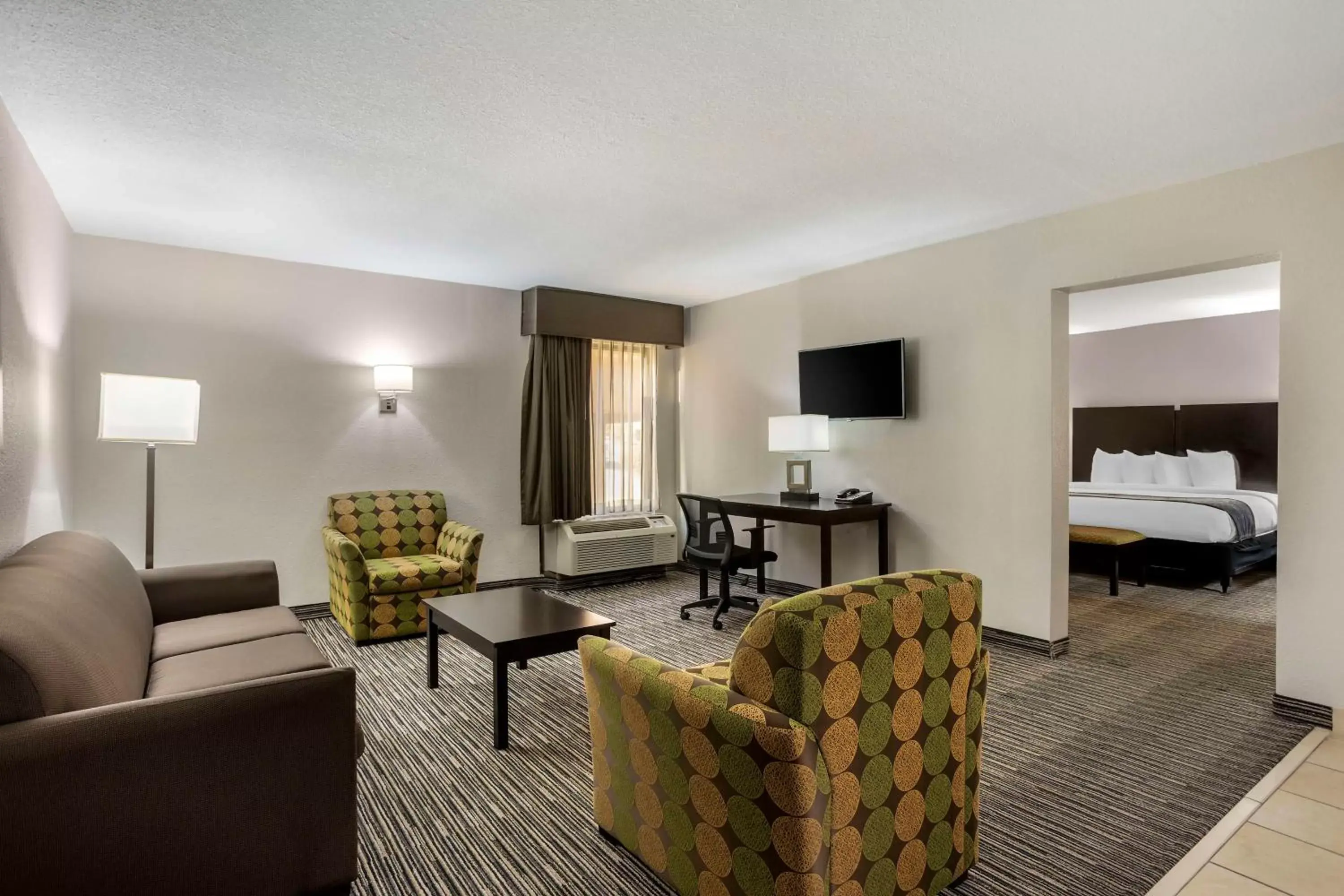 Photo of the whole room, Seating Area in Best Western Plus Jonesboro Inn & Suites