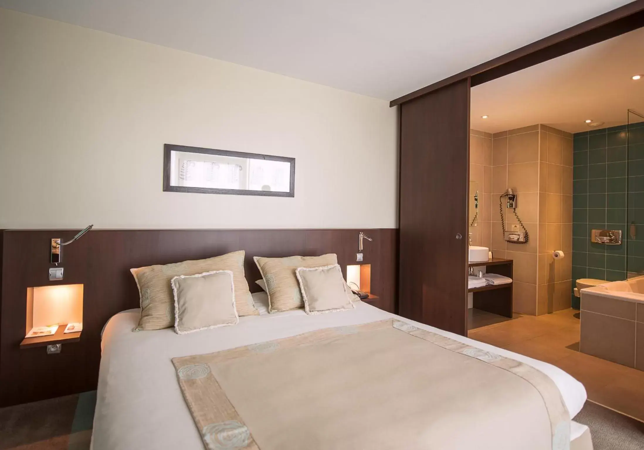 Bedroom, Bed in Hotel du Pasino