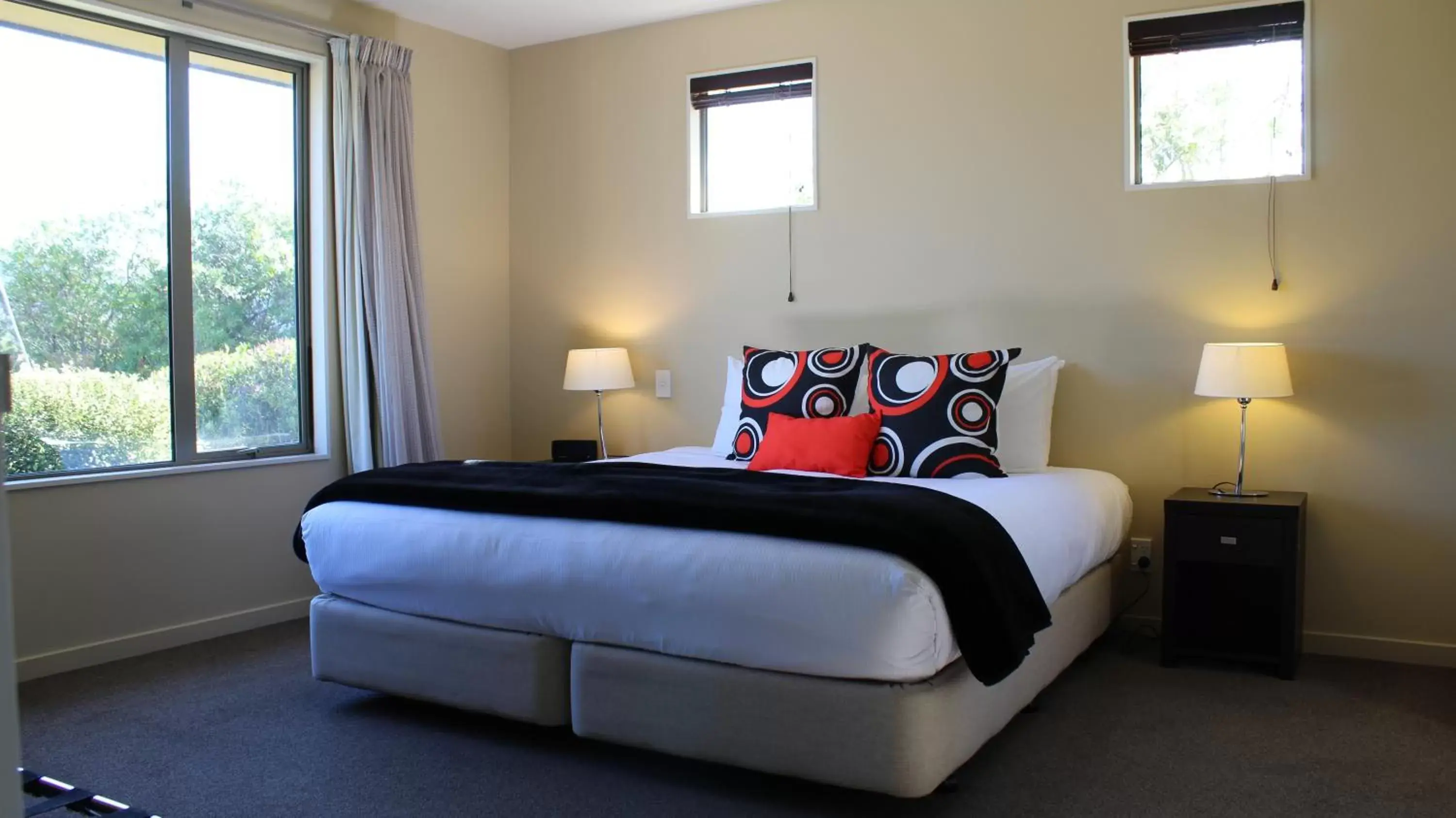 Bedroom, Bed in Vintners Retreat