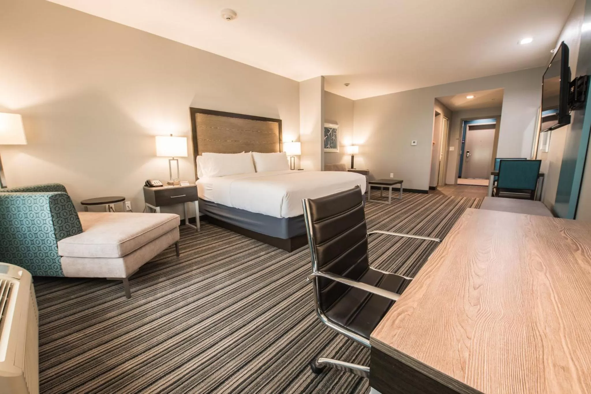 Photo of the whole room, Bed in Holiday Inn Express & Suites Houston - Hobby Airport Area by IHG