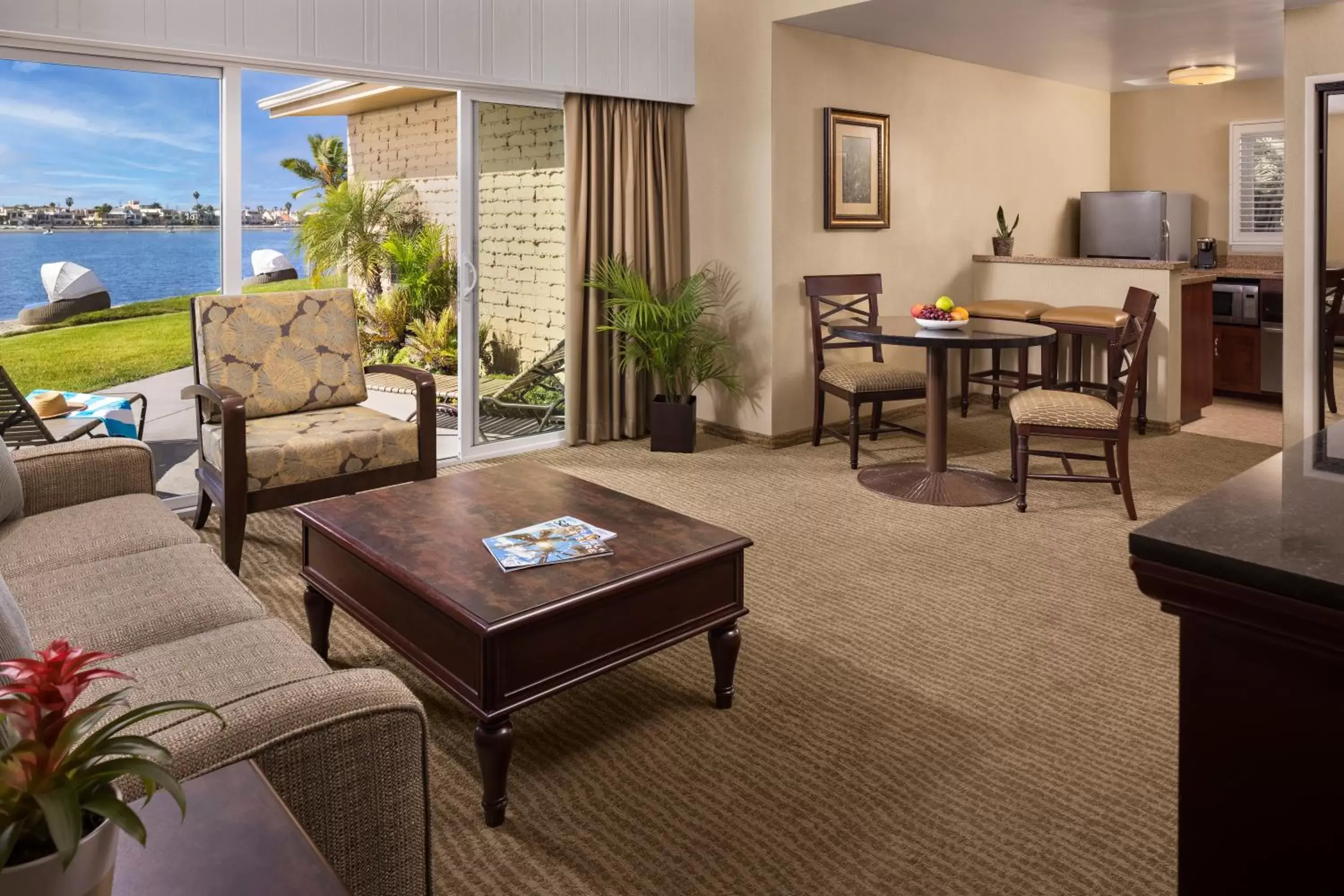 Accessible Deluxe Bay Front King Suite in Bahia Resort Hotel