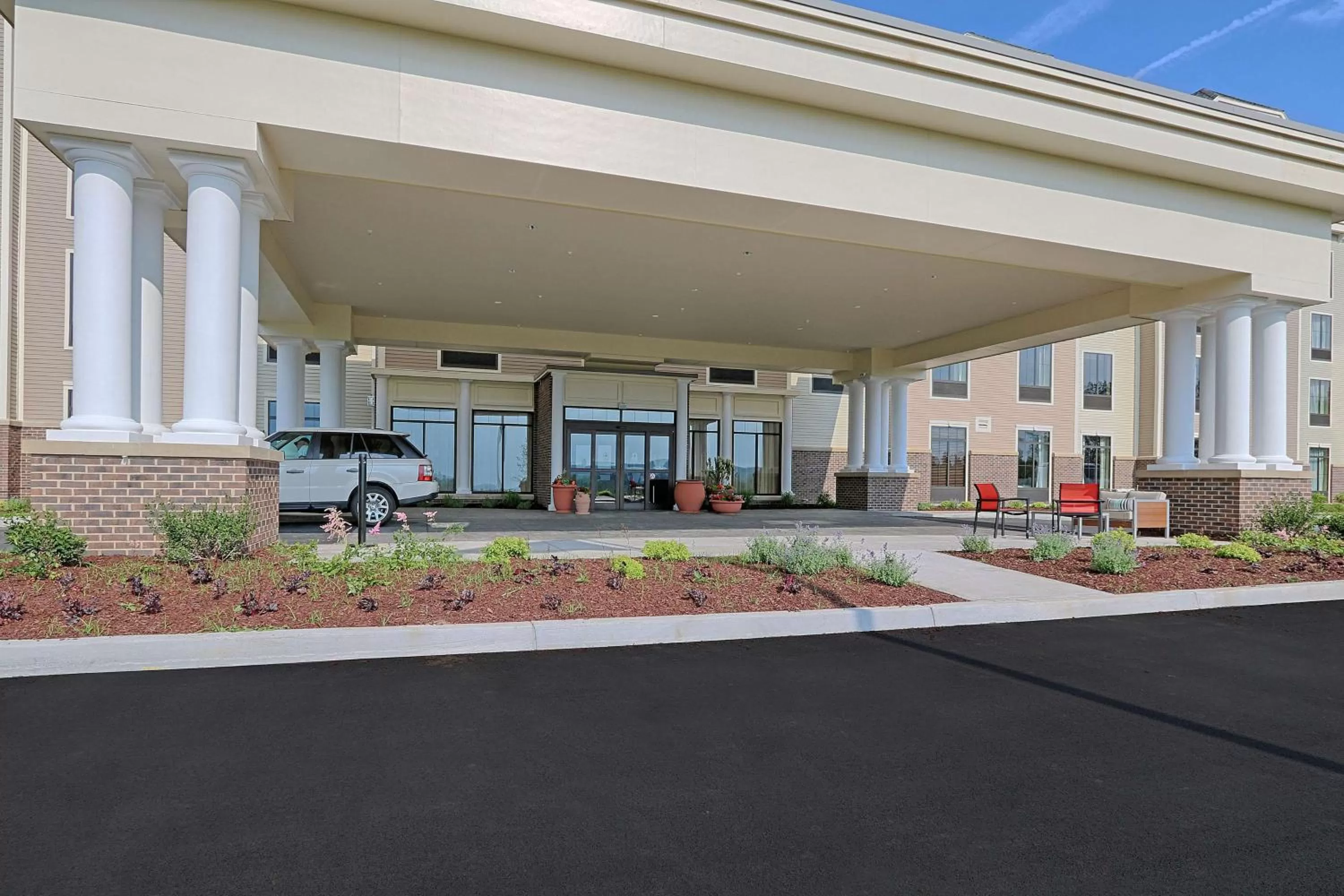 Property building in Hampton Inn & Suites Cazenovia, NY