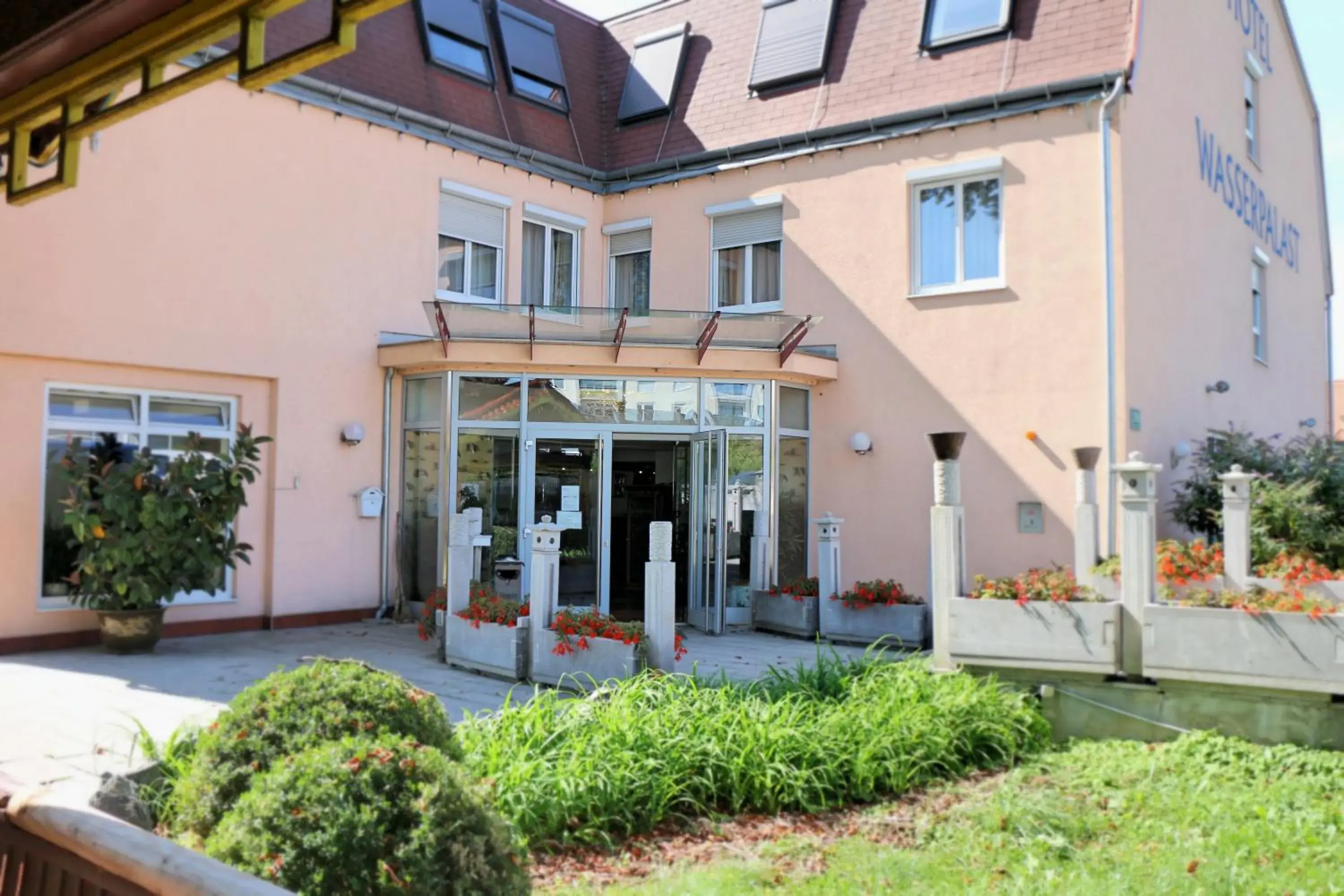 Facade/entrance, Property Building in Hotel Wasserpalast