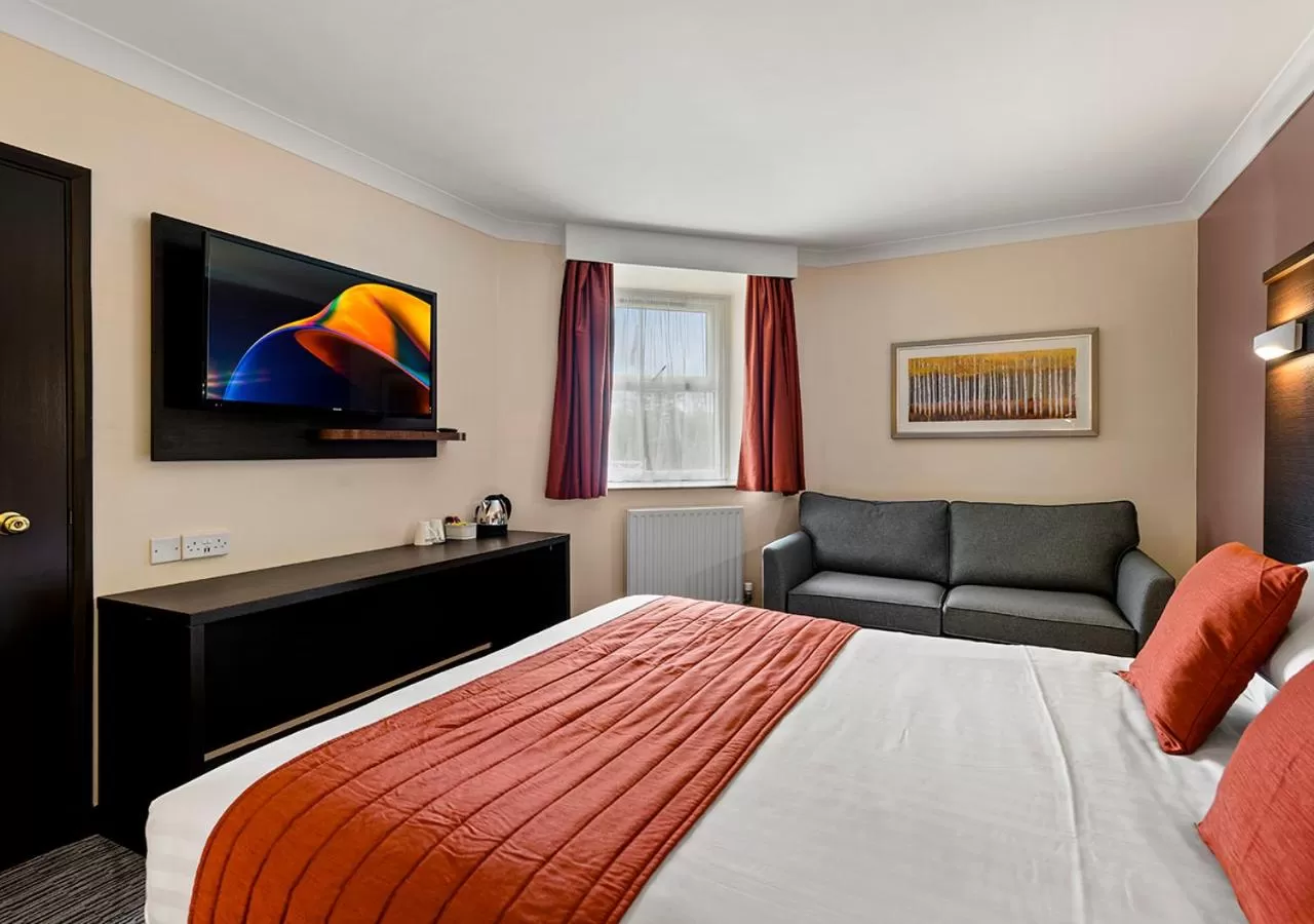 Bedroom, Bed in Dragonfly Hotel Bury St Edmunds