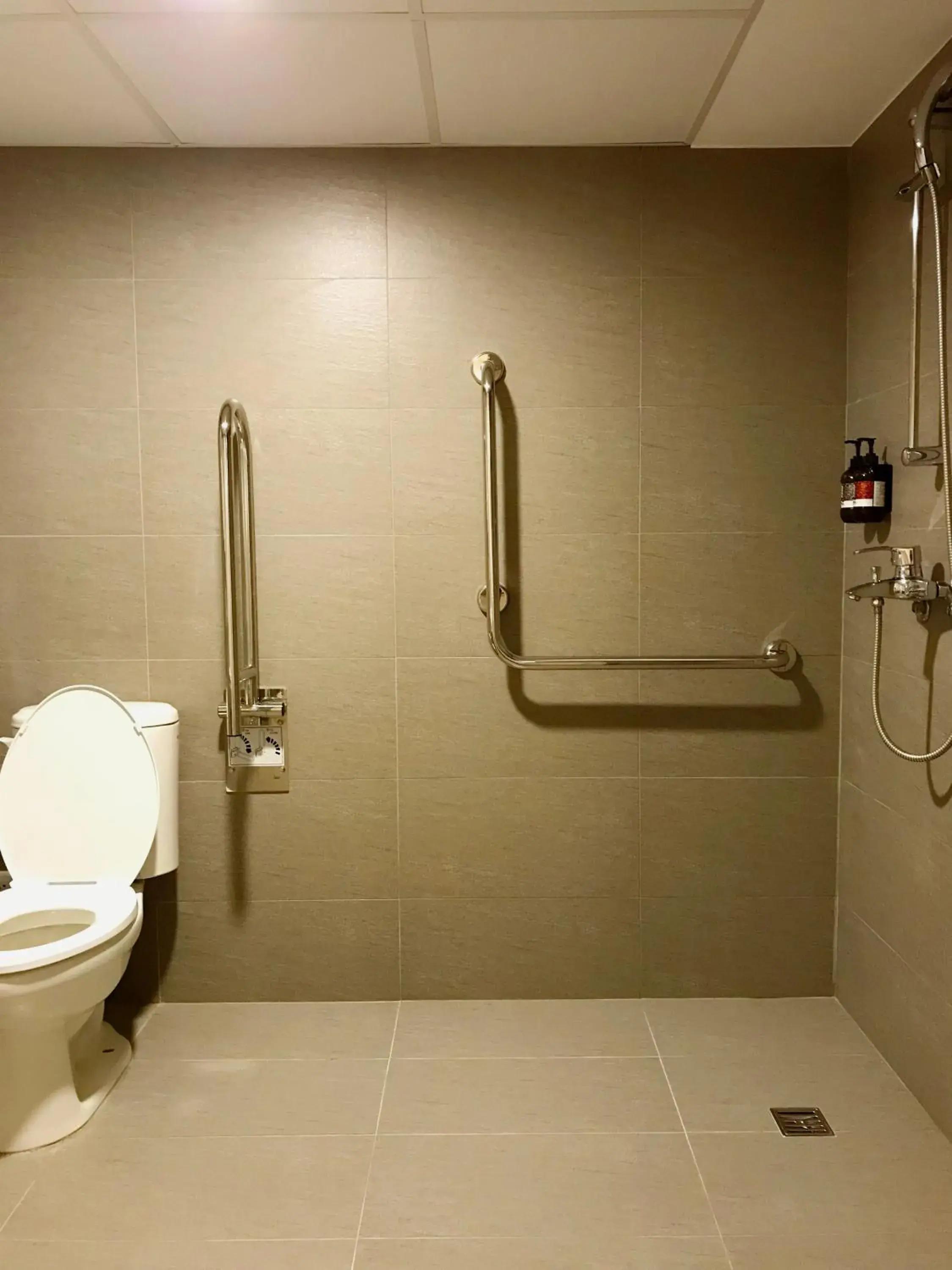 Shower, Bathroom in Single Inn - Kaohsiung Station