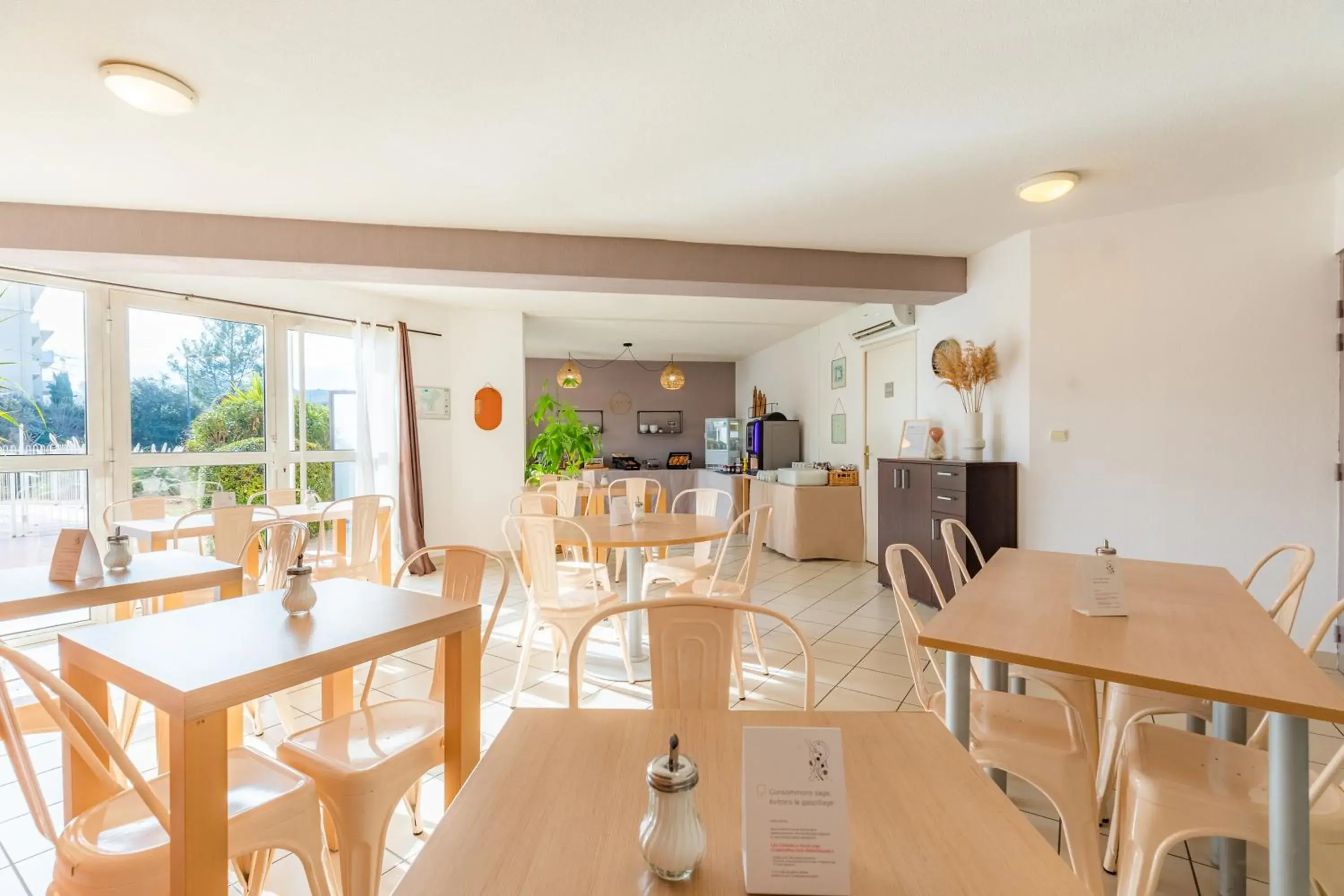 Breakfast, Restaurant/Places to Eat in Appart'City Aix en Provence - La Duranne