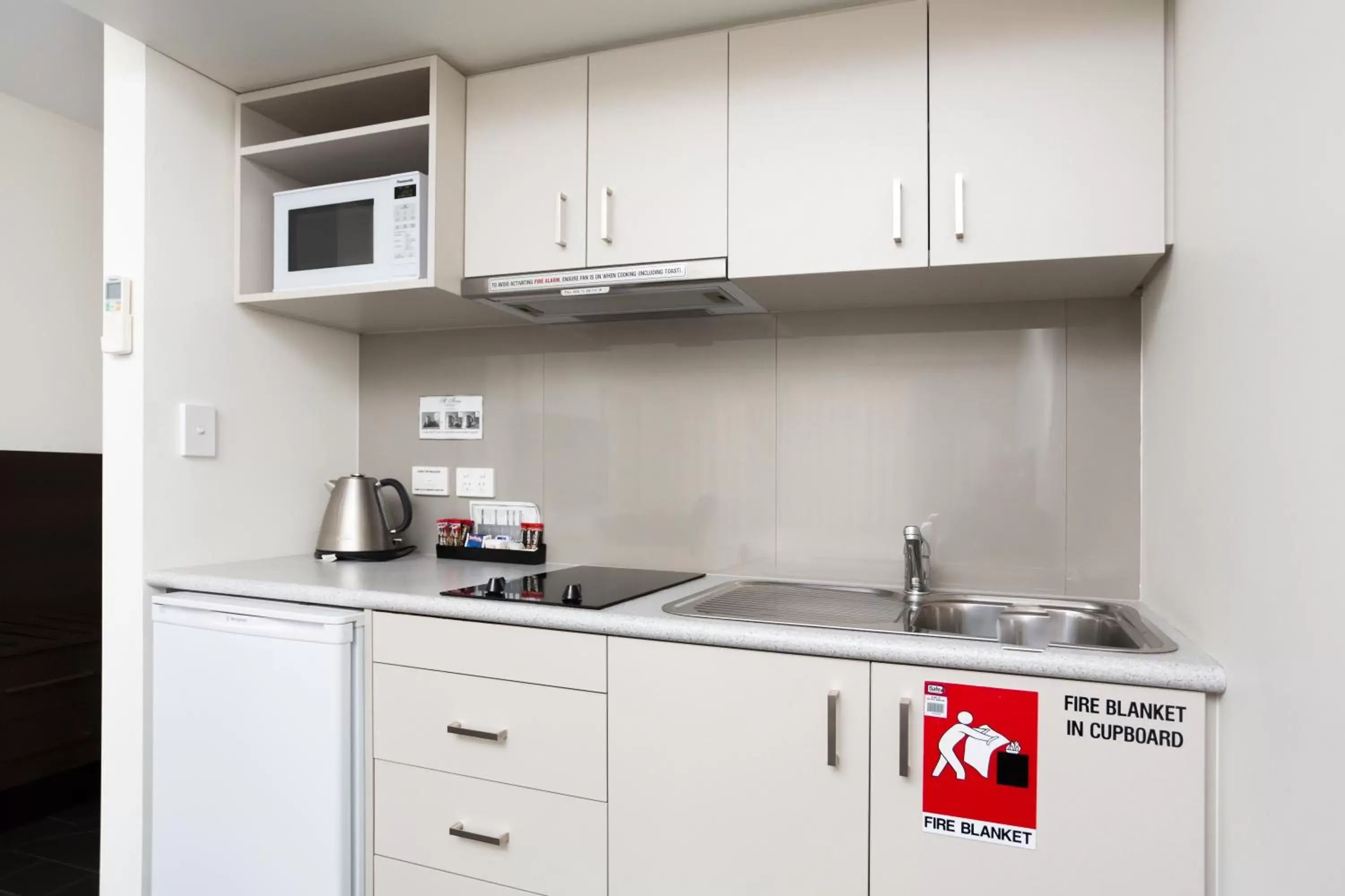 Kitchen or kitchenette, Kitchen/Kitchenette in St Ives Apartments