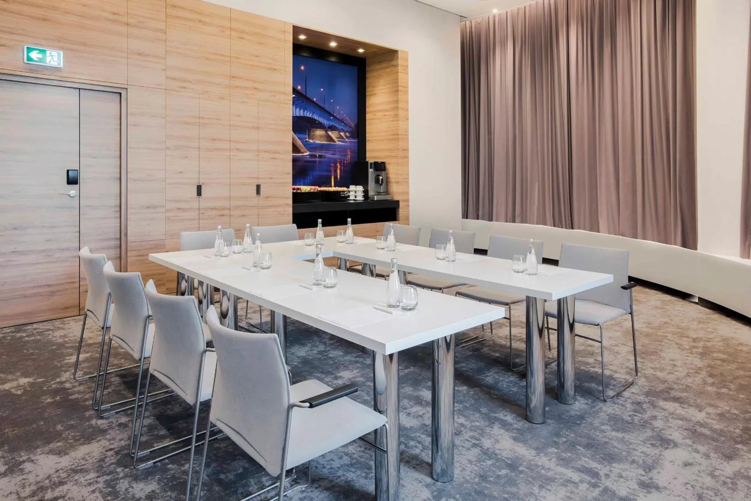 Meeting/conference room in Golden Tulip Warsaw Airport