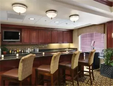 Lounge or bar in Wingate by Wyndham Columbia/Lexington Lounge or bar in Wingate by Wyndham Columbia/Lexington
