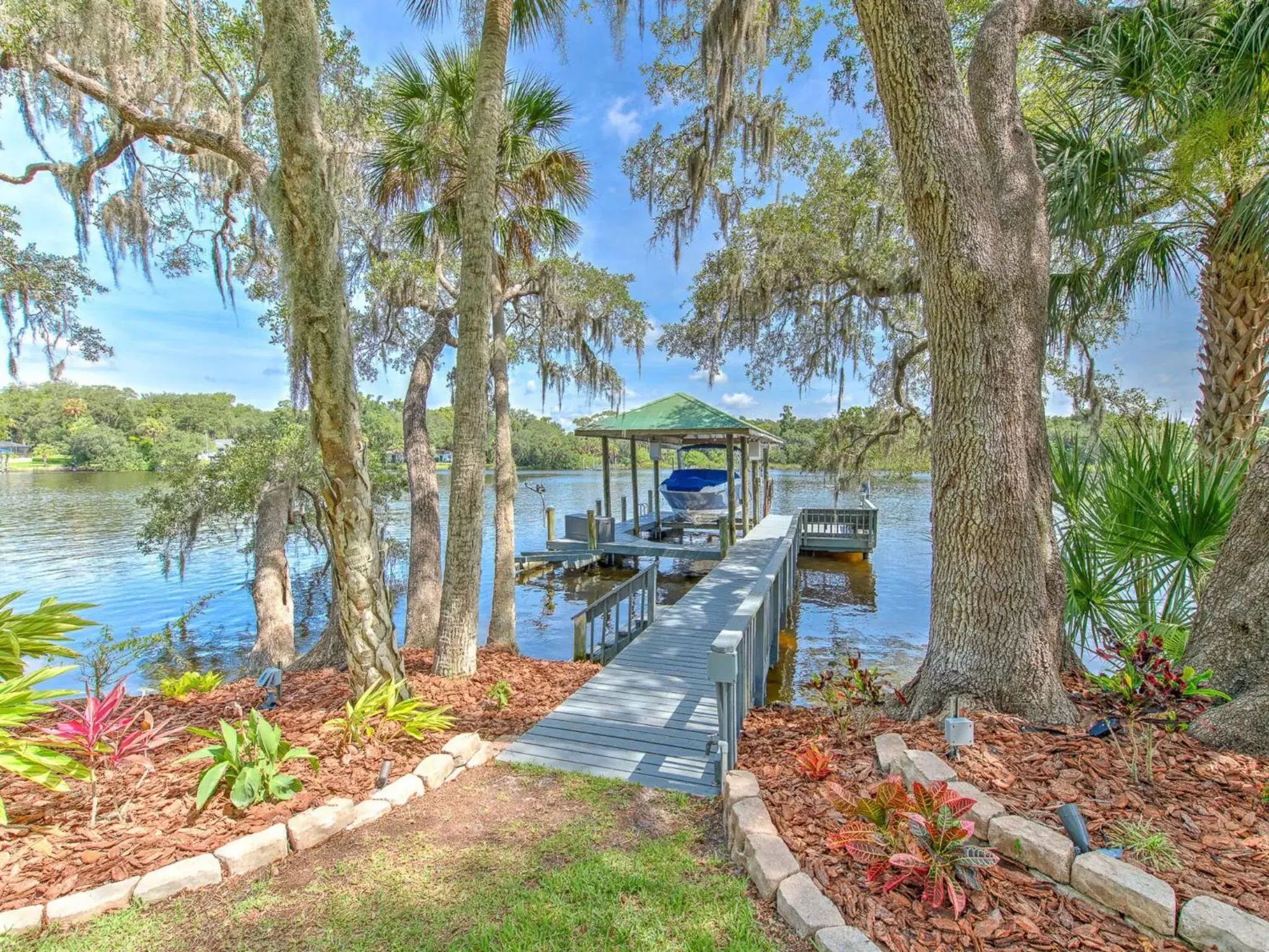 Natural landscape in Riverbend Retreat - Fla.