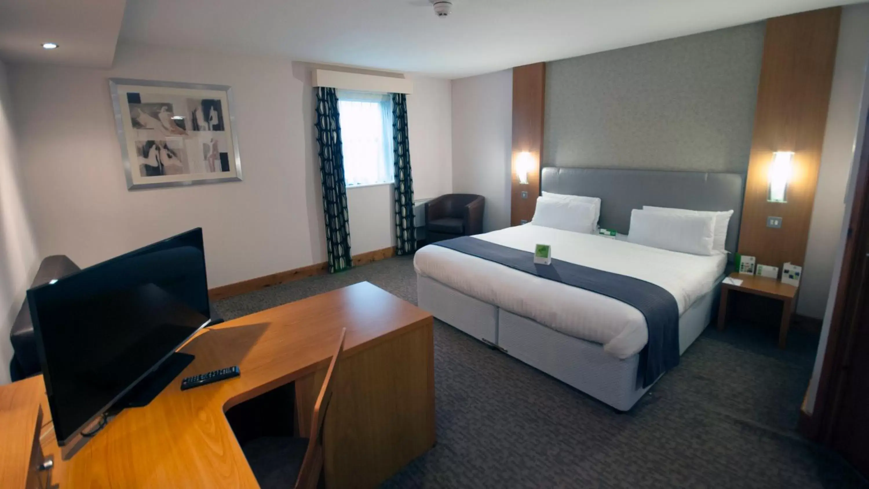 Bed in Holiday Inn Manchester - Central Park, an IHG Hotel