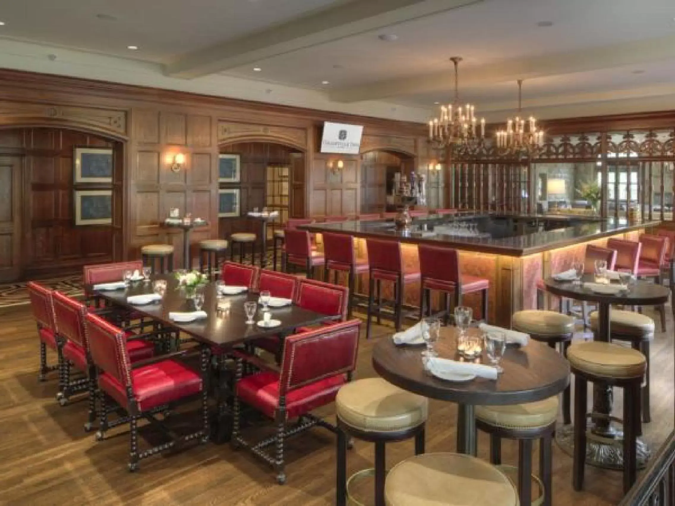 Lounge or bar in Granville Inn Lounge or bar in Granville Inn